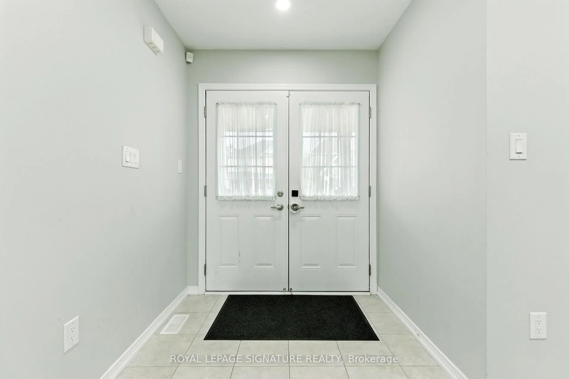 Photo 3 of 16 Froggy Drive, Thorold, Hurricane/Merrittville — HOMEH