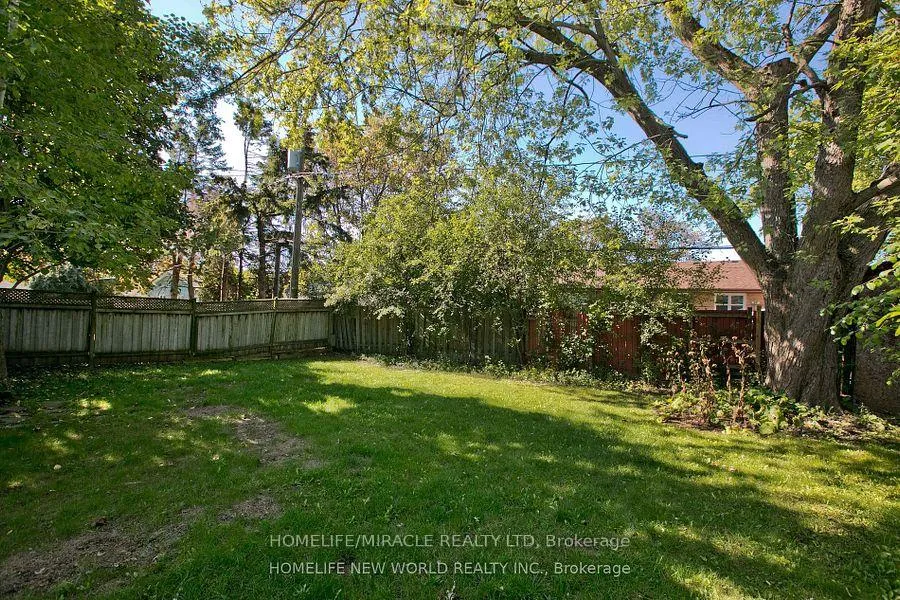 Photo 13 of Unit bsmt, 49 Thorncroft Crescent, Ajax, South East — HOMEH