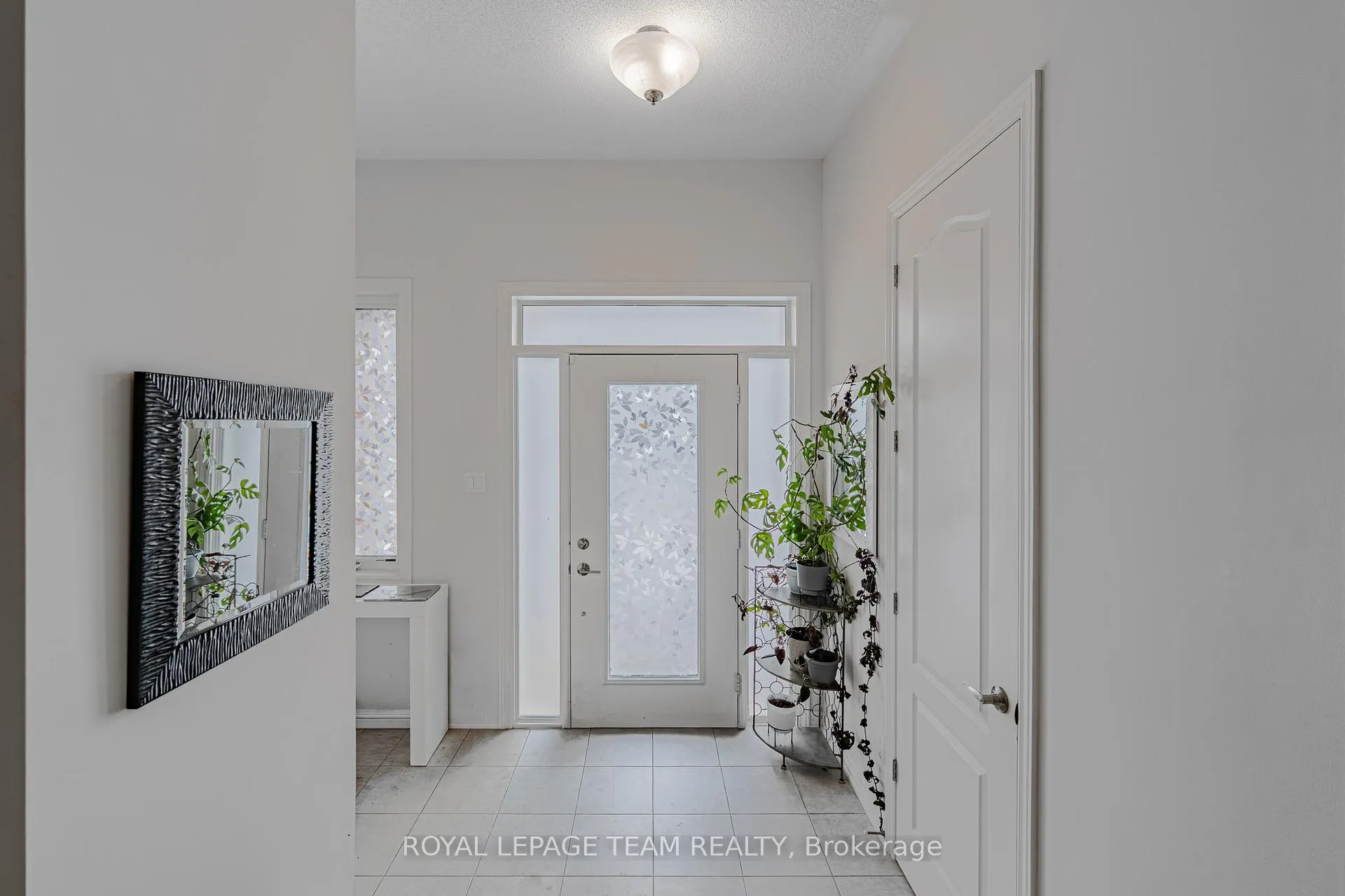 Photo 6 of 6 Darvoy Mews, Ottawa, Chapel Hill South - Orleans Village — HOMEH