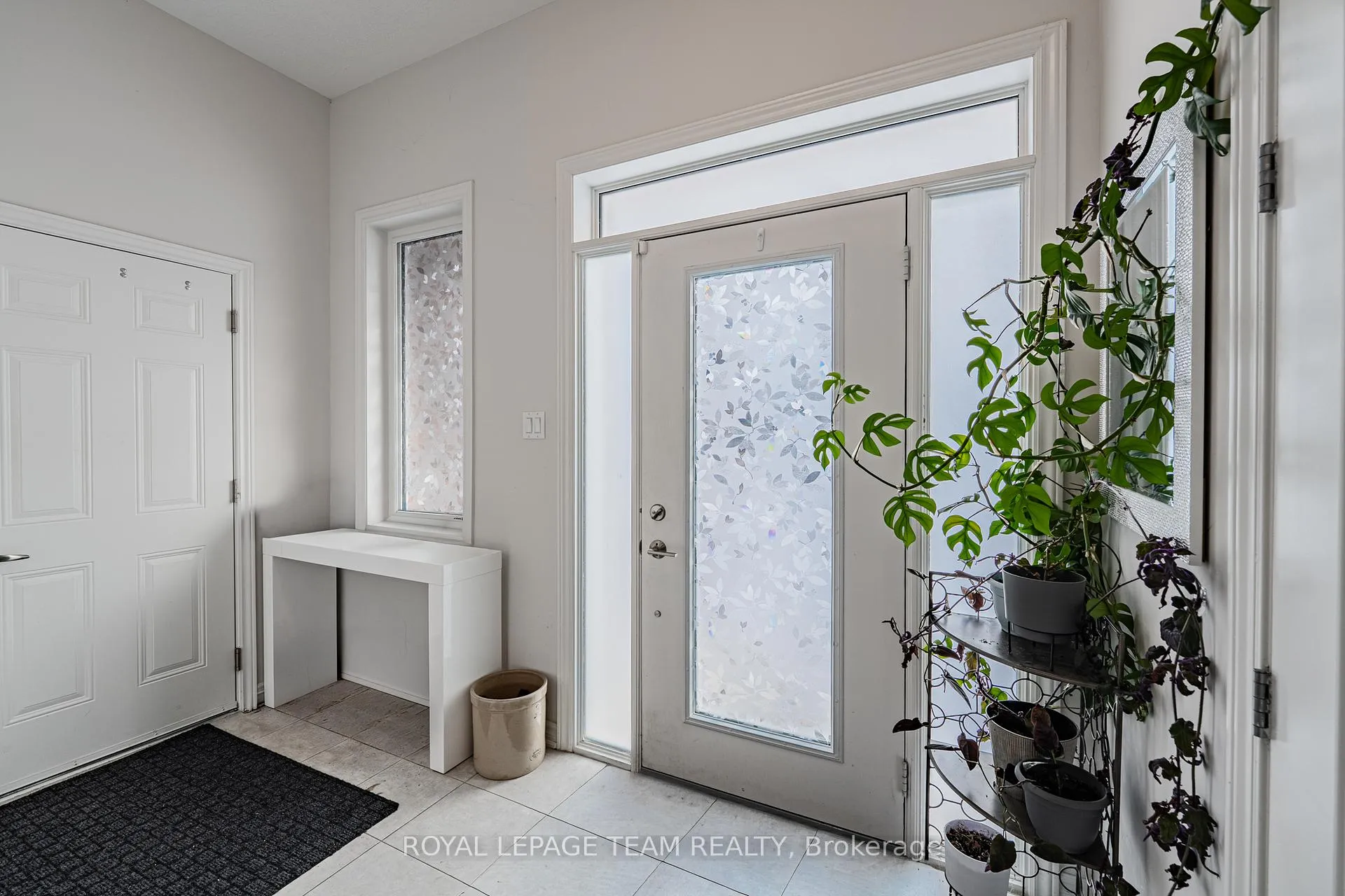 Photo 8 of 6 Darvoy Mews, Ottawa, Chapel Hill South - Orleans Village — HOMEH