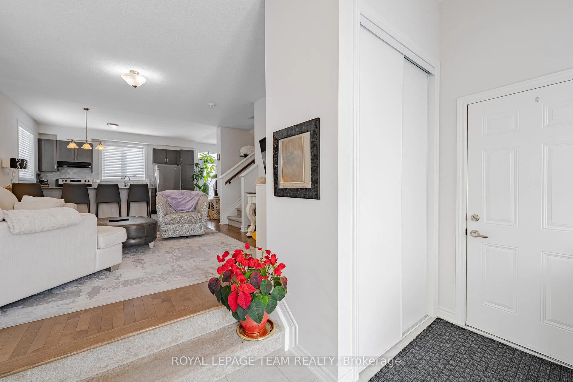 Photo 9 of 6 Darvoy Mews, Ottawa, Chapel Hill South - Orleans Village — HOMEH