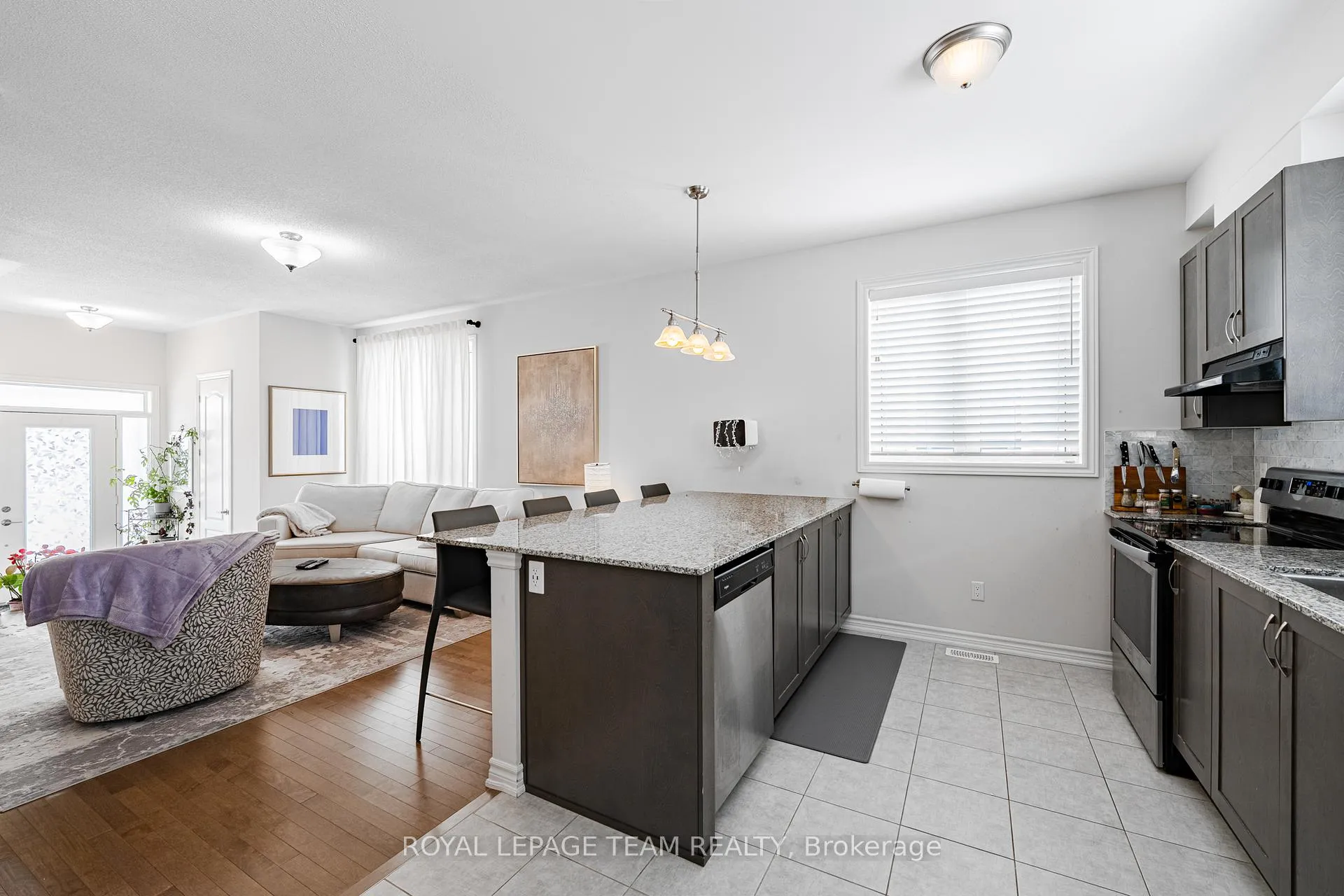 Photo 14 of 6 Darvoy Mews, Ottawa, Chapel Hill South - Orleans Village — HOMEH