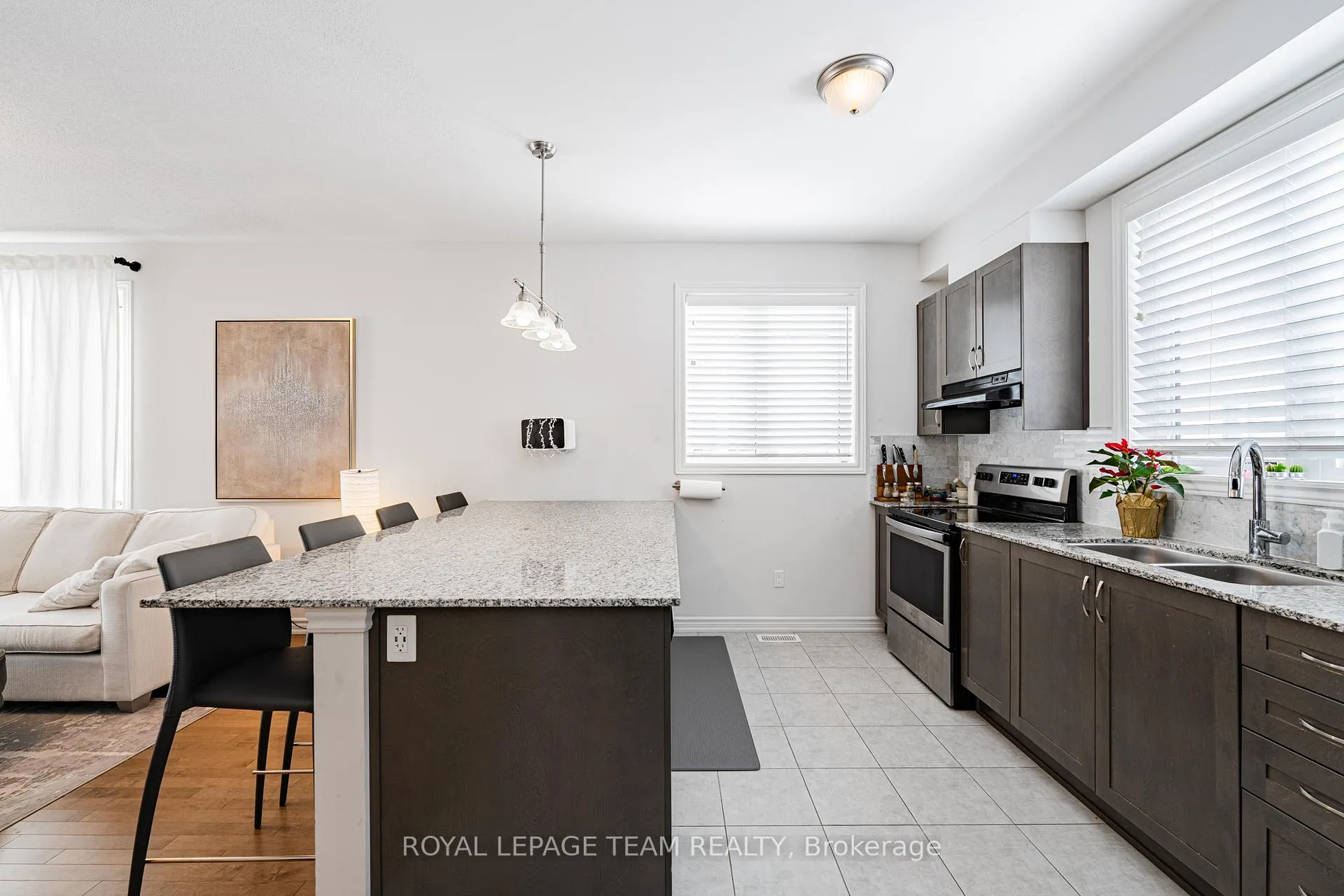Photo 15 of 6 Darvoy Mews, Ottawa, Chapel Hill South - Orleans Village — HOMEH