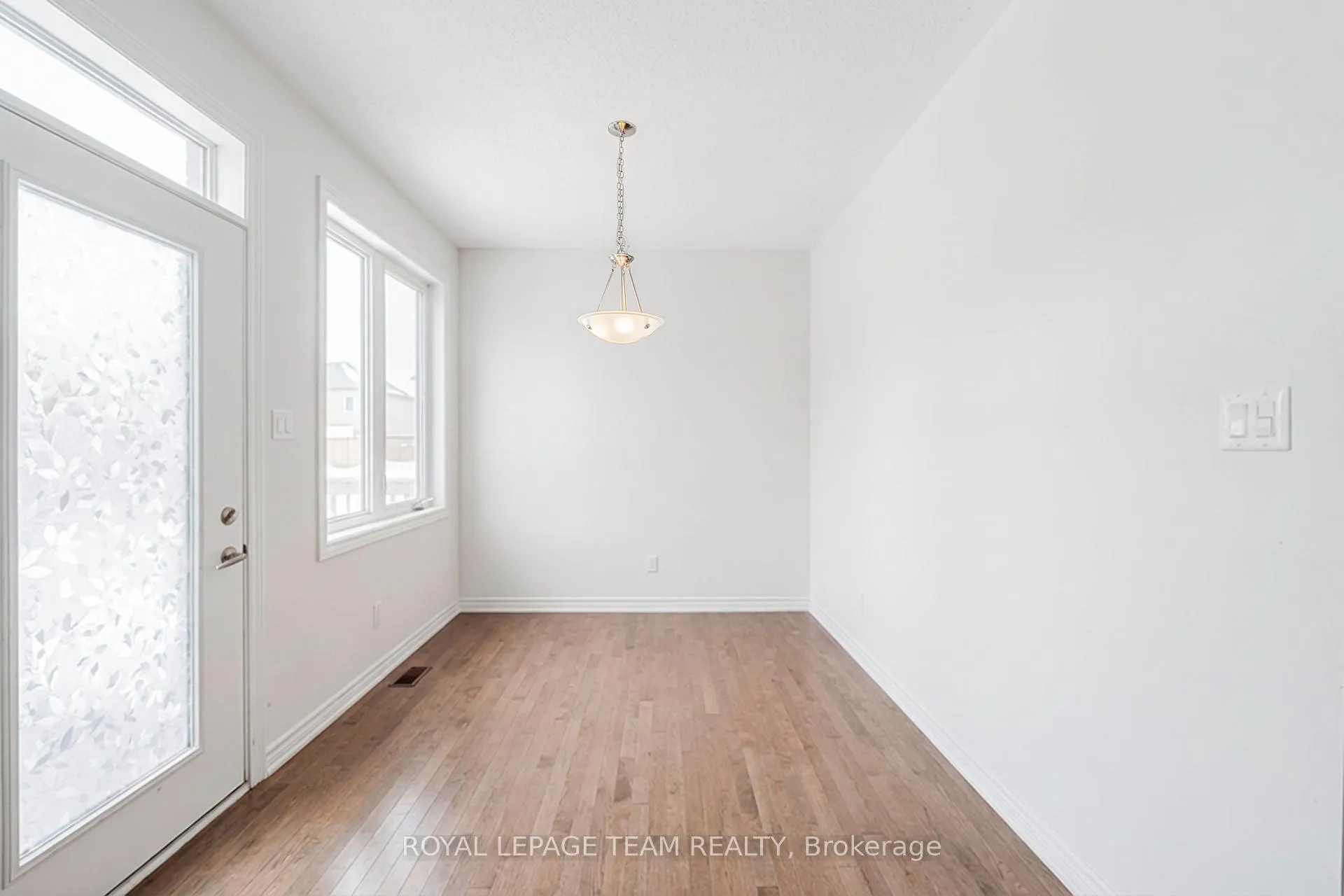 Photo 19 of 6 Darvoy Mews, Ottawa, Chapel Hill South - Orleans Village — HOMEH