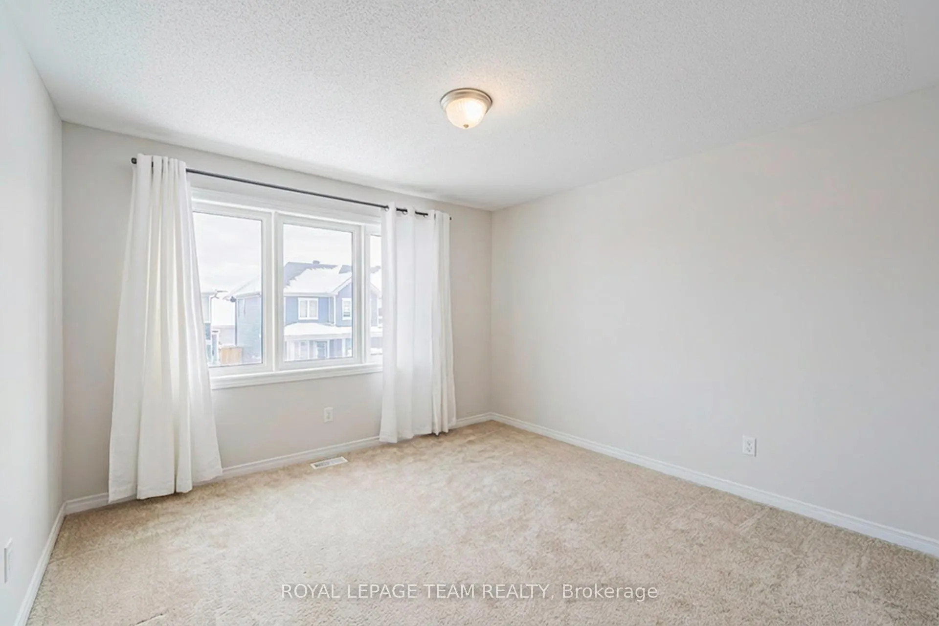 Photo 31 of 6 Darvoy Mews, Ottawa, Chapel Hill South - Orleans Village — HOMEH