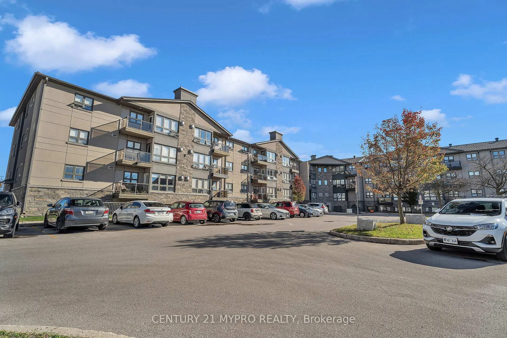 Photo 2 of Unit 410, 1 Jacksway Crescent, London, North G — HOMEH