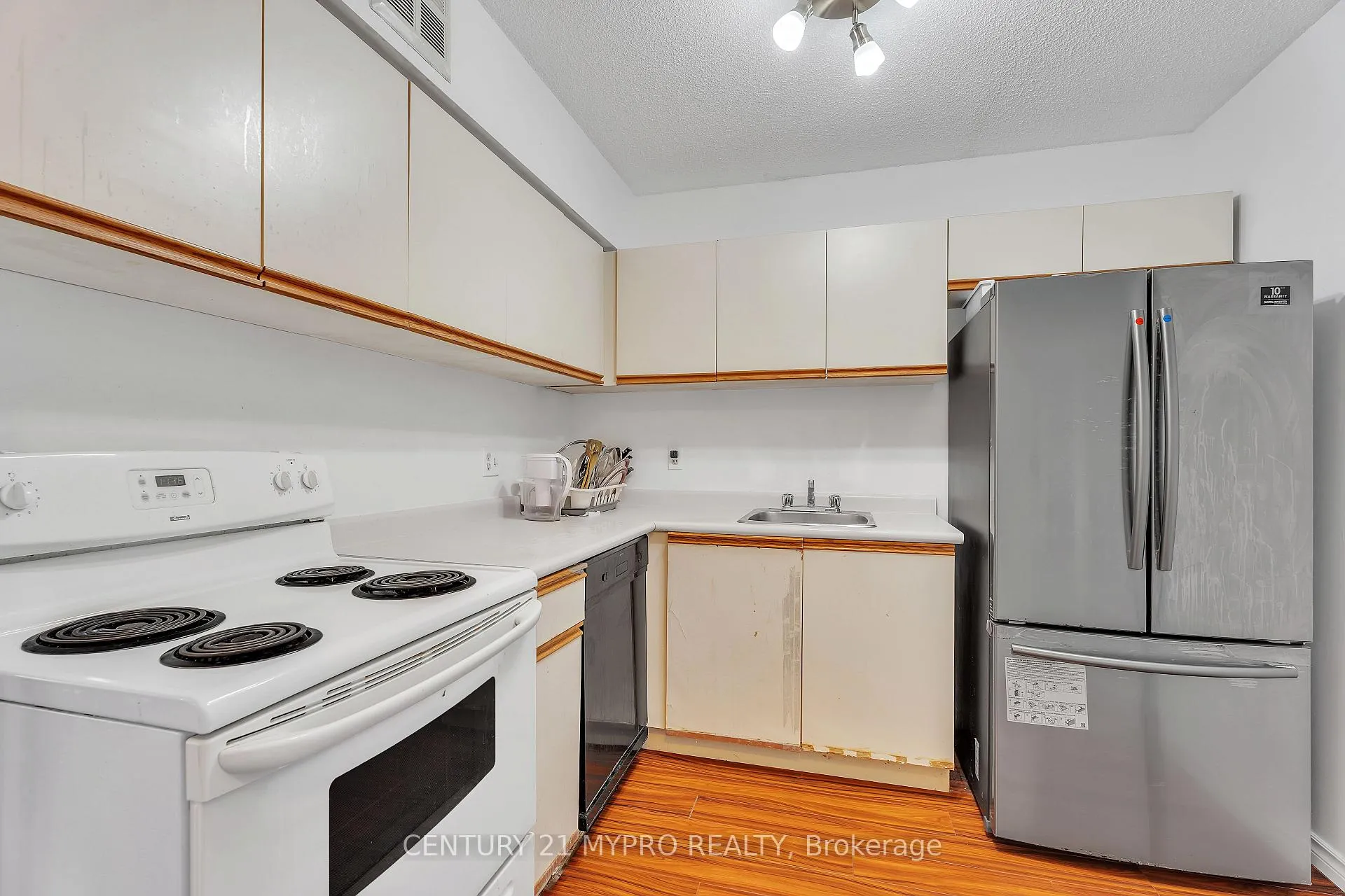Photo 10 of Unit 410, 1 Jacksway Crescent, London, North G — HOMEH