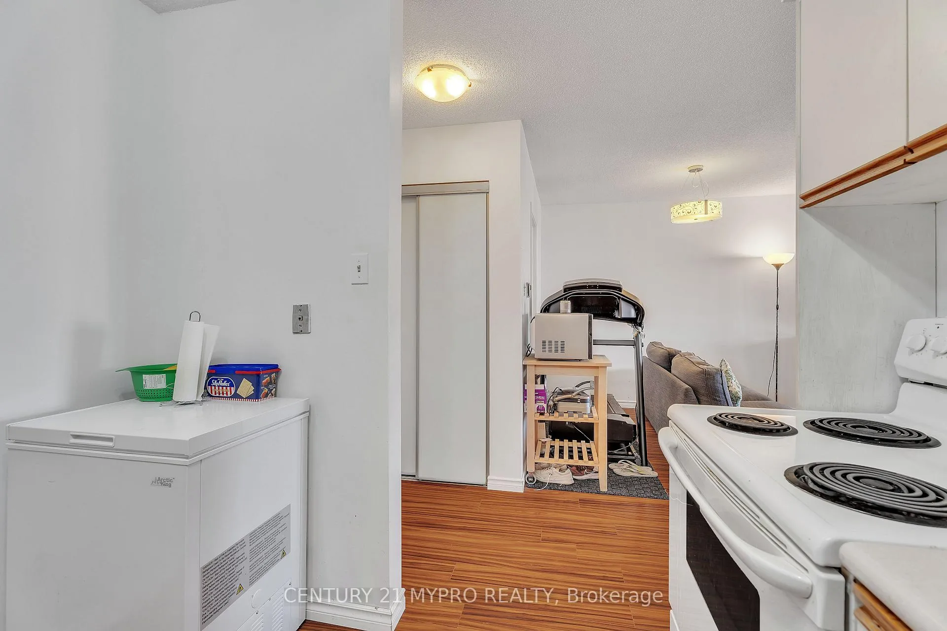 Photo 12 of Unit 410, 1 Jacksway Crescent, London, North G — HOMEH