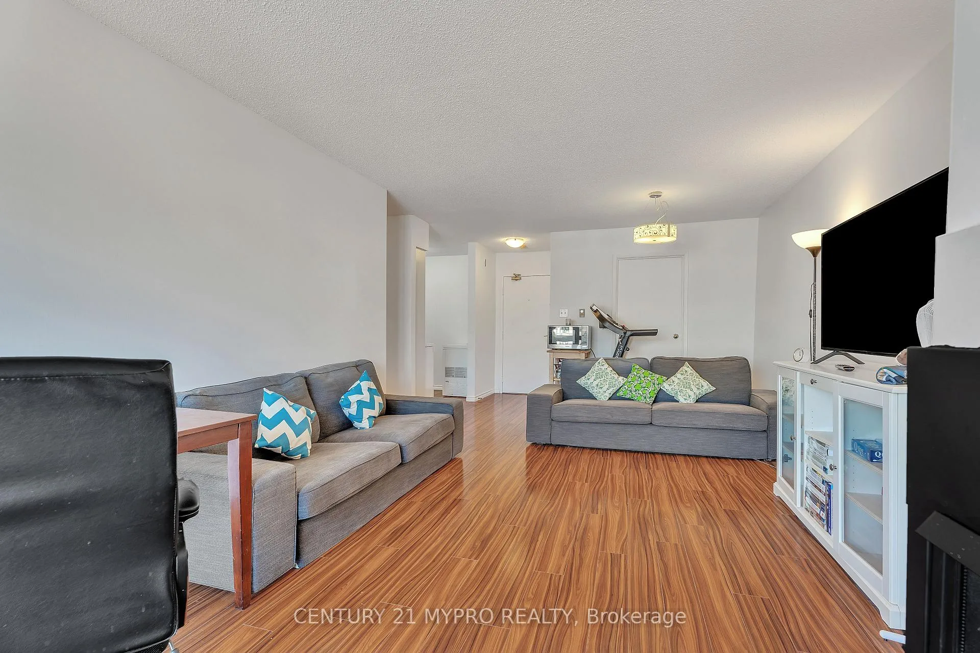 Photo 15 of Unit 410, 1 Jacksway Crescent, London, North G — HOMEH