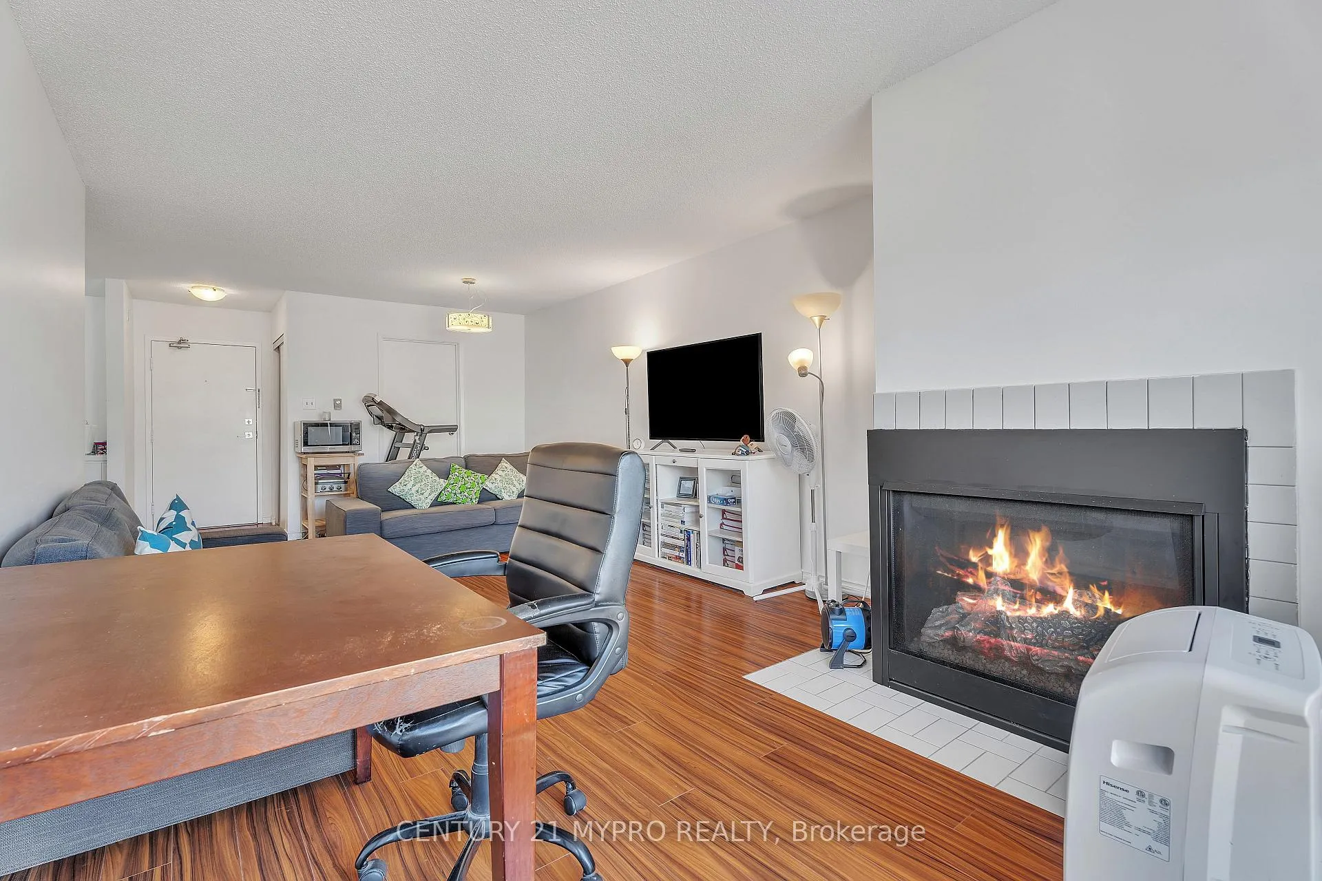 Photo 16 of Unit 410, 1 Jacksway Crescent, London, North G — HOMEH