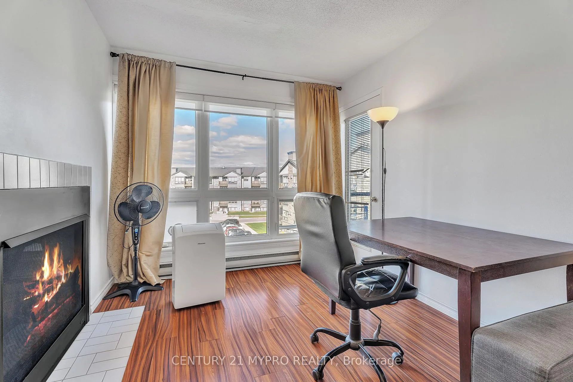 Photo 17 of Unit 410, 1 Jacksway Crescent, London, North G — HOMEH