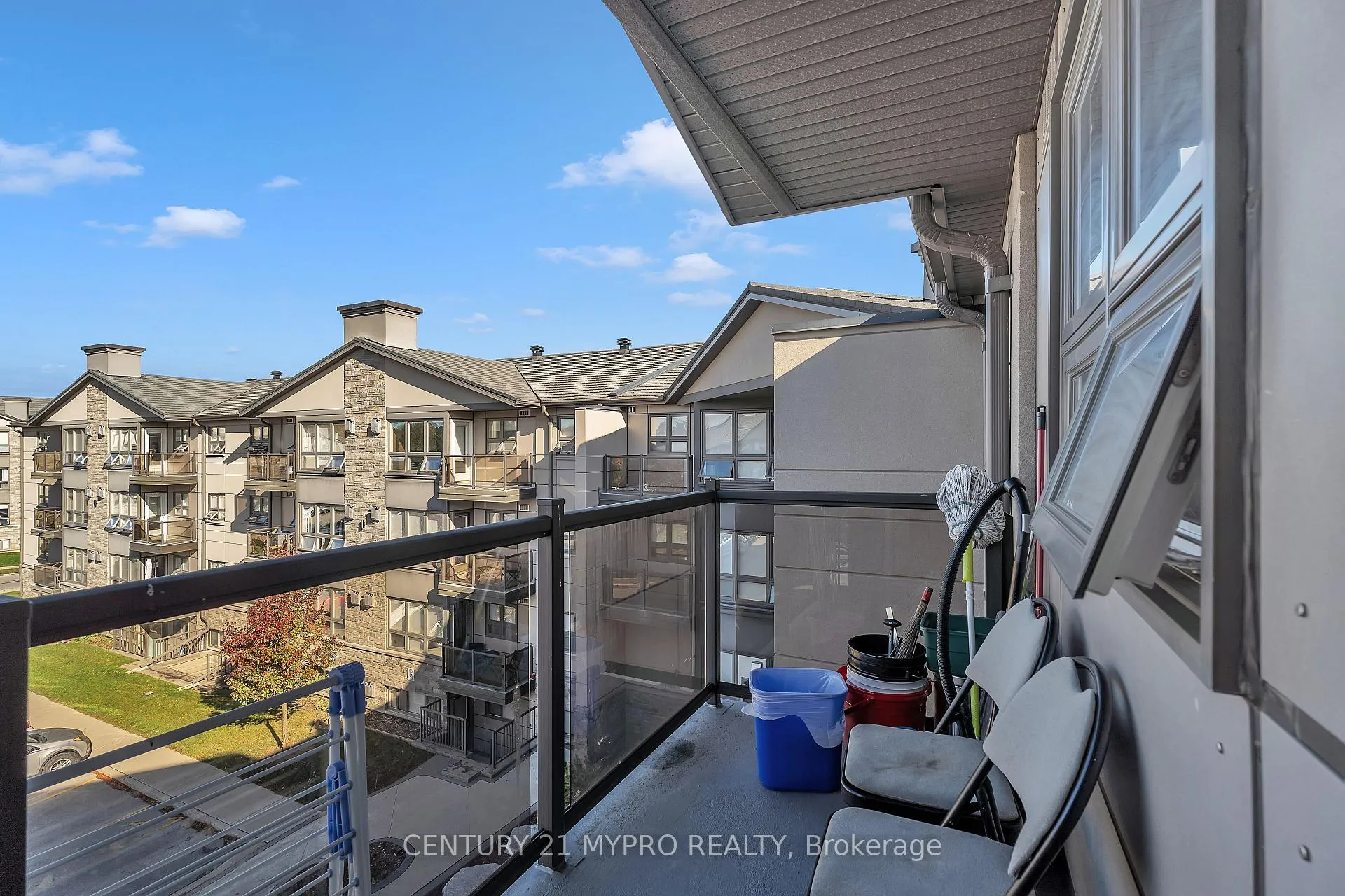 Photo 18 of Unit 410, 1 Jacksway Crescent, London, North G — HOMEH
