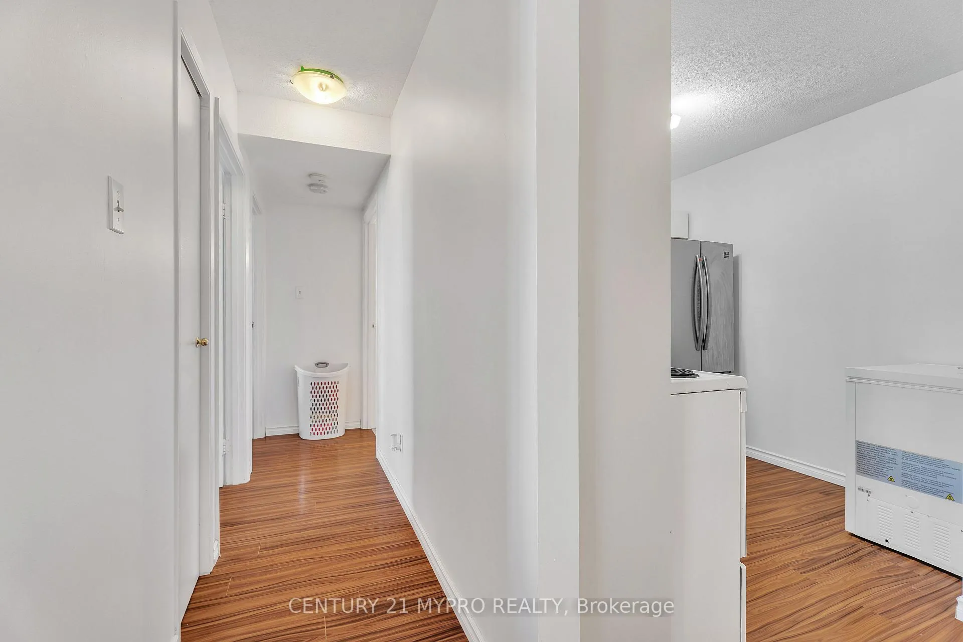 Photo 19 of Unit 410, 1 Jacksway Crescent, London, North G — HOMEH