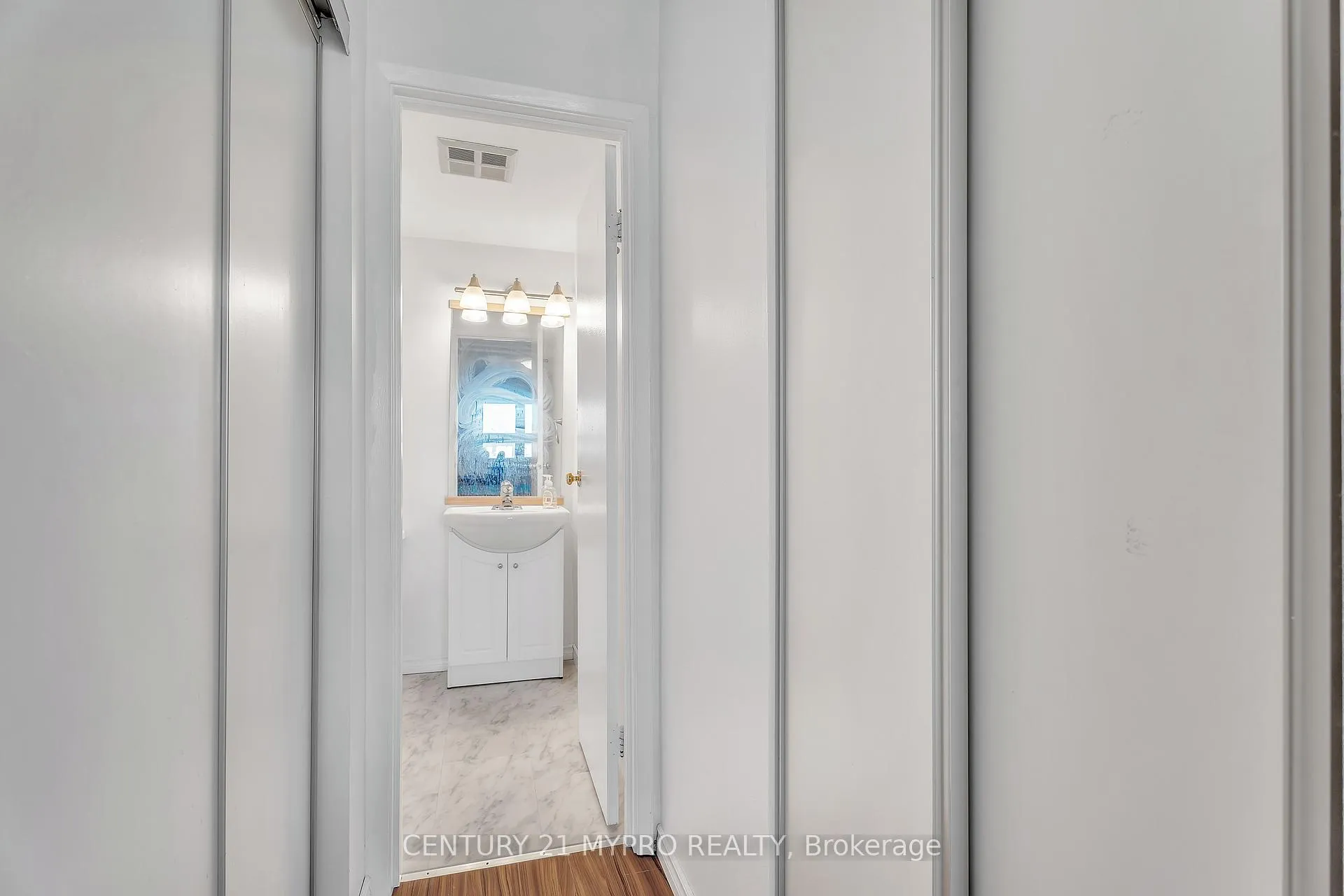 Photo 25 of Unit 410, 1 Jacksway Crescent, London, North G — HOMEH