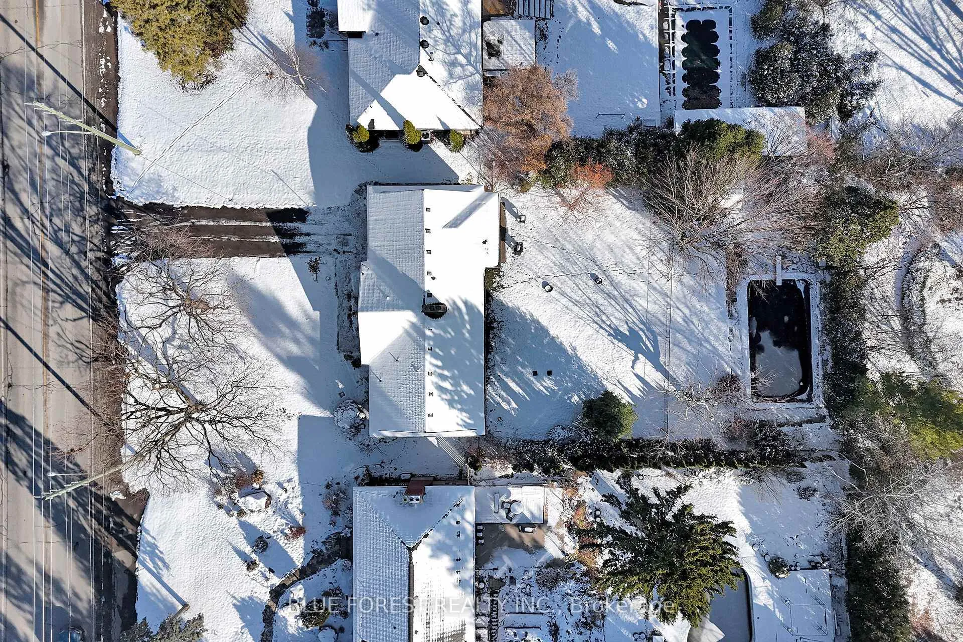 Photo 2 of 878 Riverside Drive, London, North Q — HOMEH
