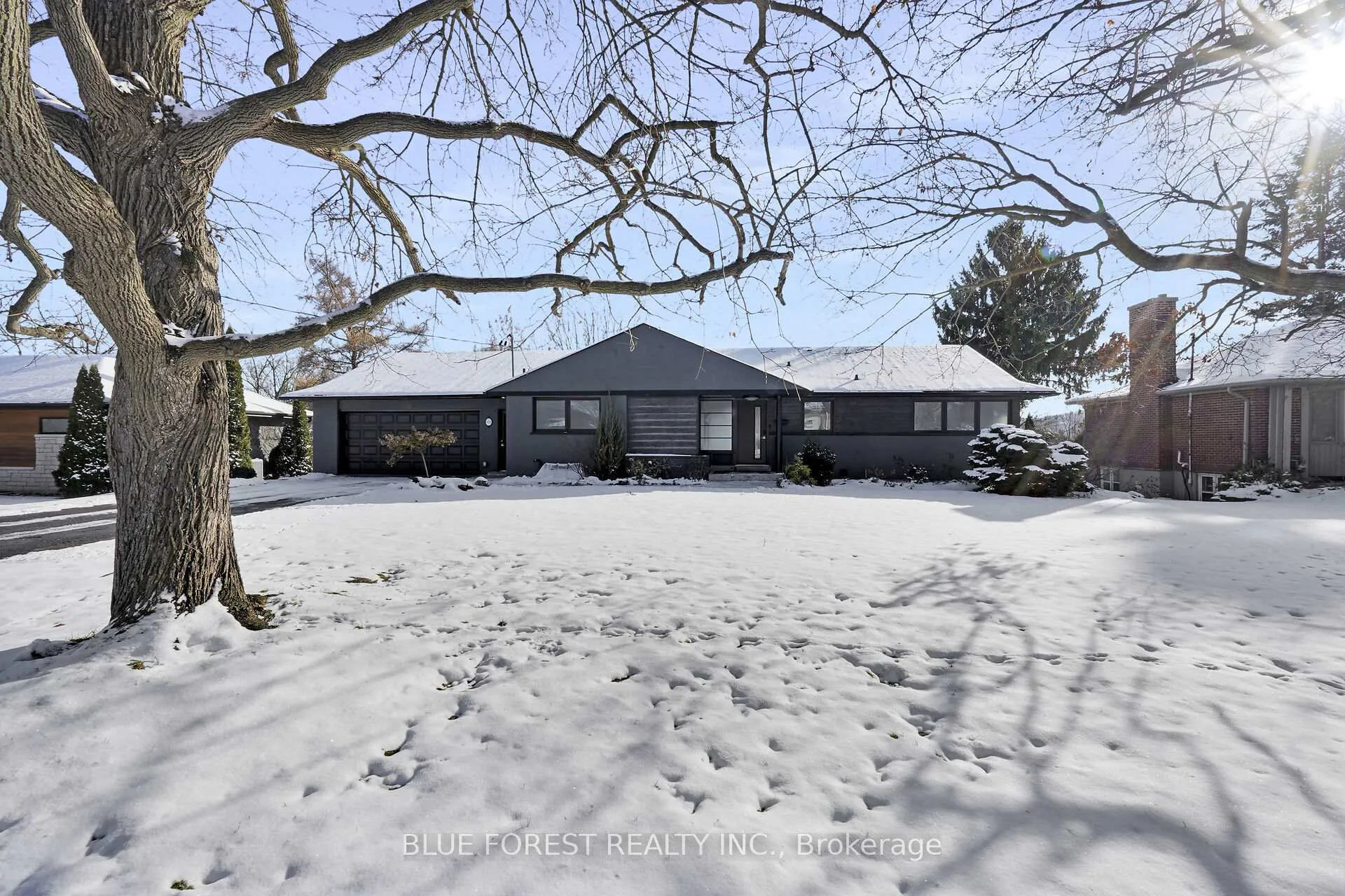 Photo 3 of 878 Riverside Drive, London, North Q — HOMEH