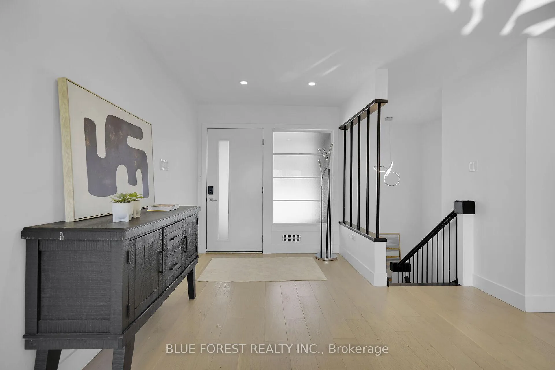 Photo 6 of 878 Riverside Drive, London, North Q — HOMEH