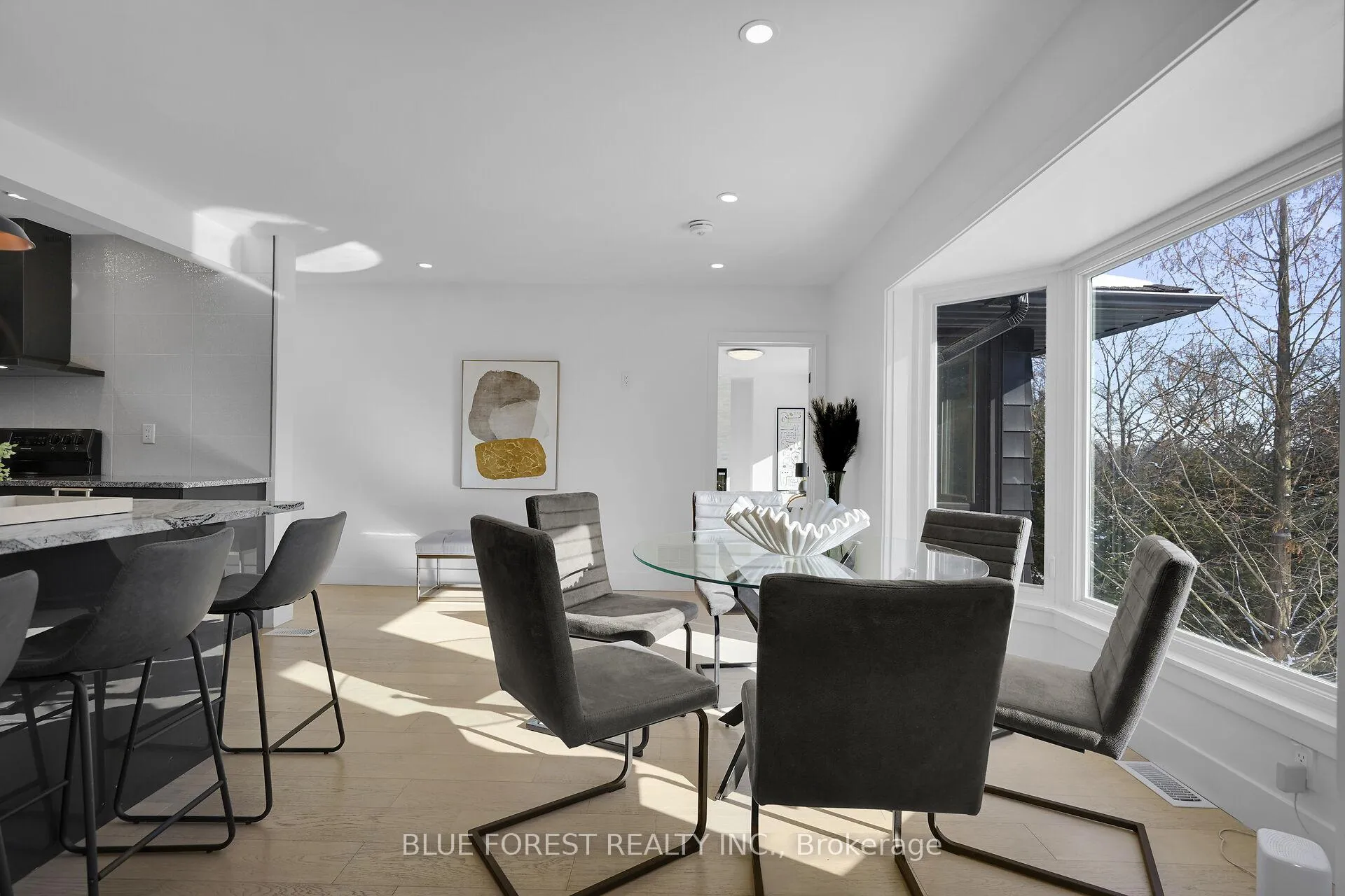 Photo 10 of 878 Riverside Drive, London, North Q — HOMEH