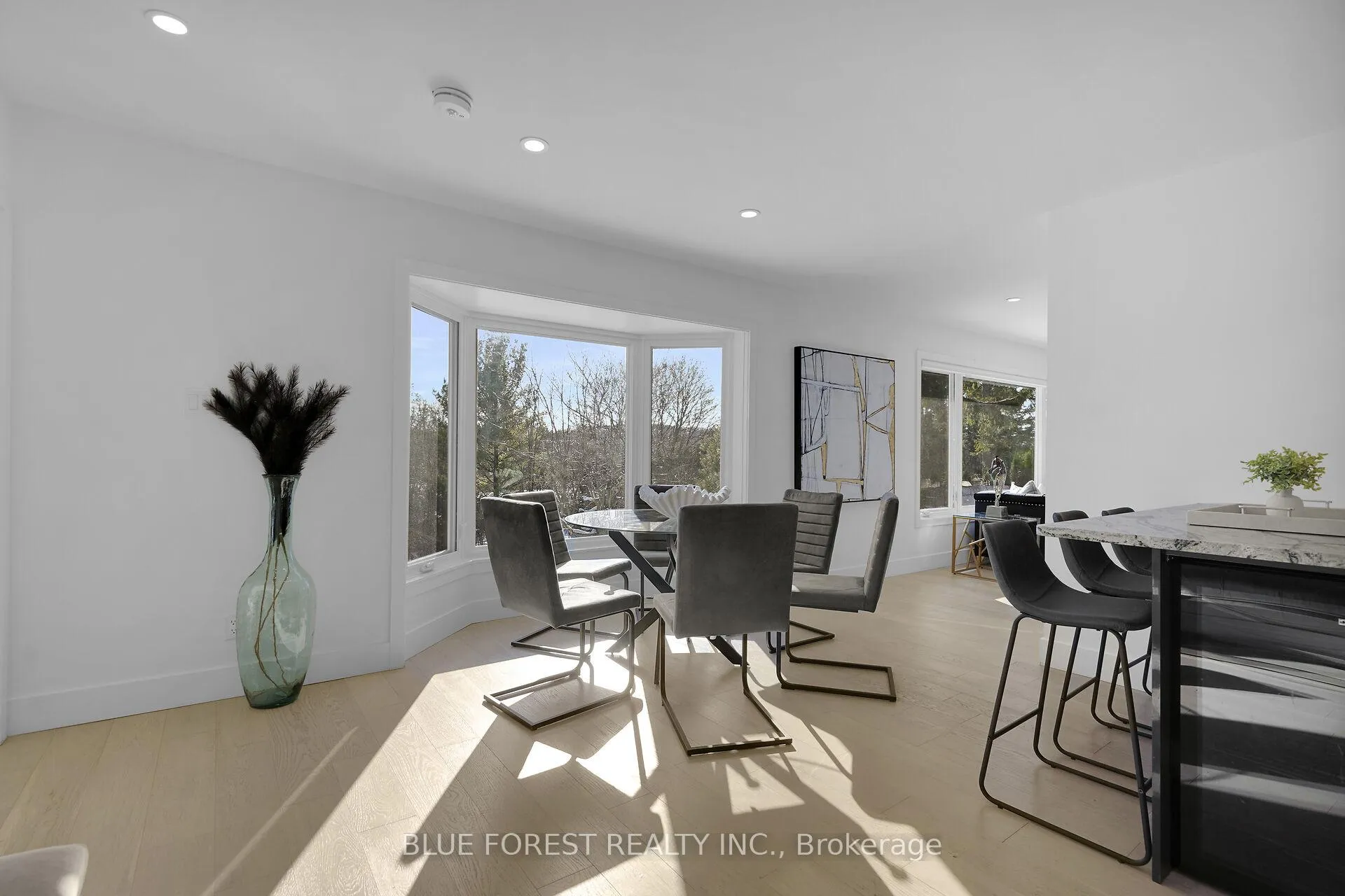 Photo 11 of 878 Riverside Drive, London, North Q — HOMEH