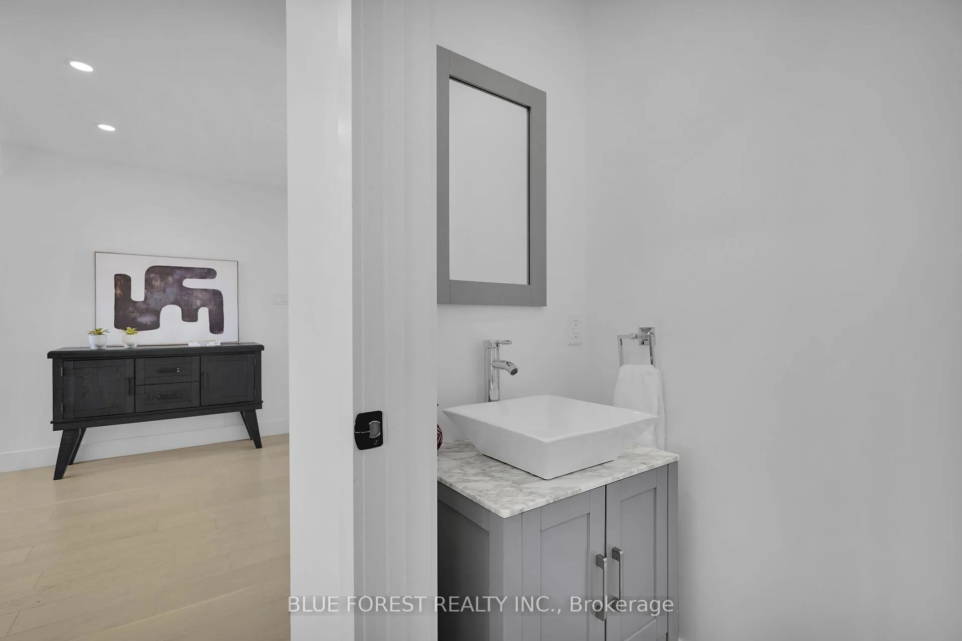 Photo 15 of 878 Riverside Drive, London, North Q — HOMEH