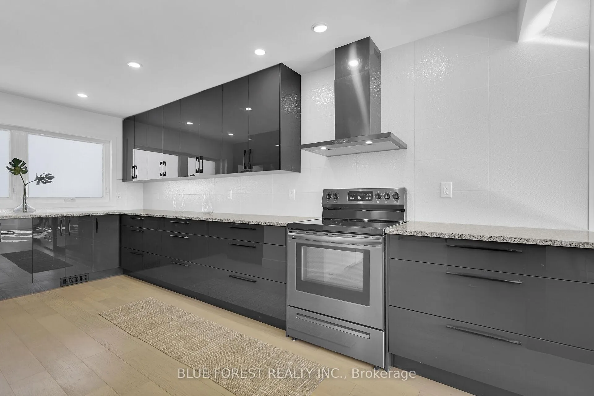 Photo 16 of 878 Riverside Drive, London, North Q — HOMEH