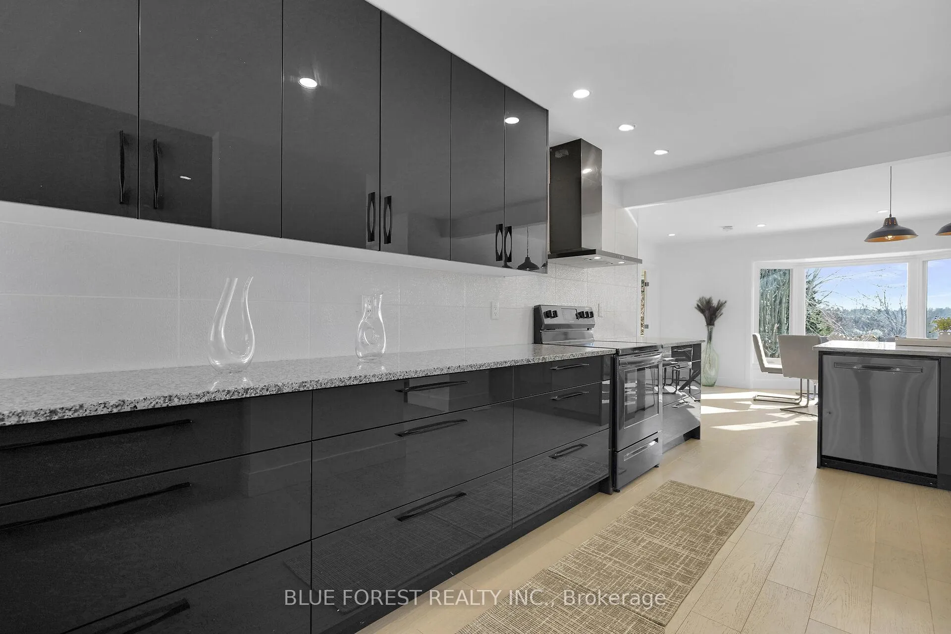 Photo 18 of 878 Riverside Drive, London, North Q — HOMEH