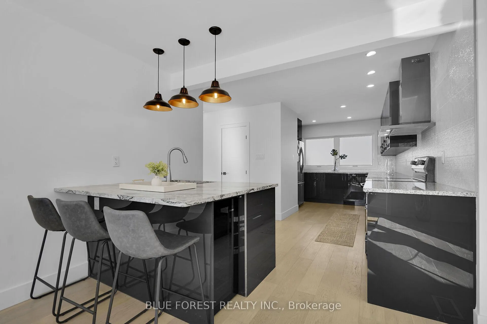 Photo 20 of 878 Riverside Drive, London, North Q — HOMEH
