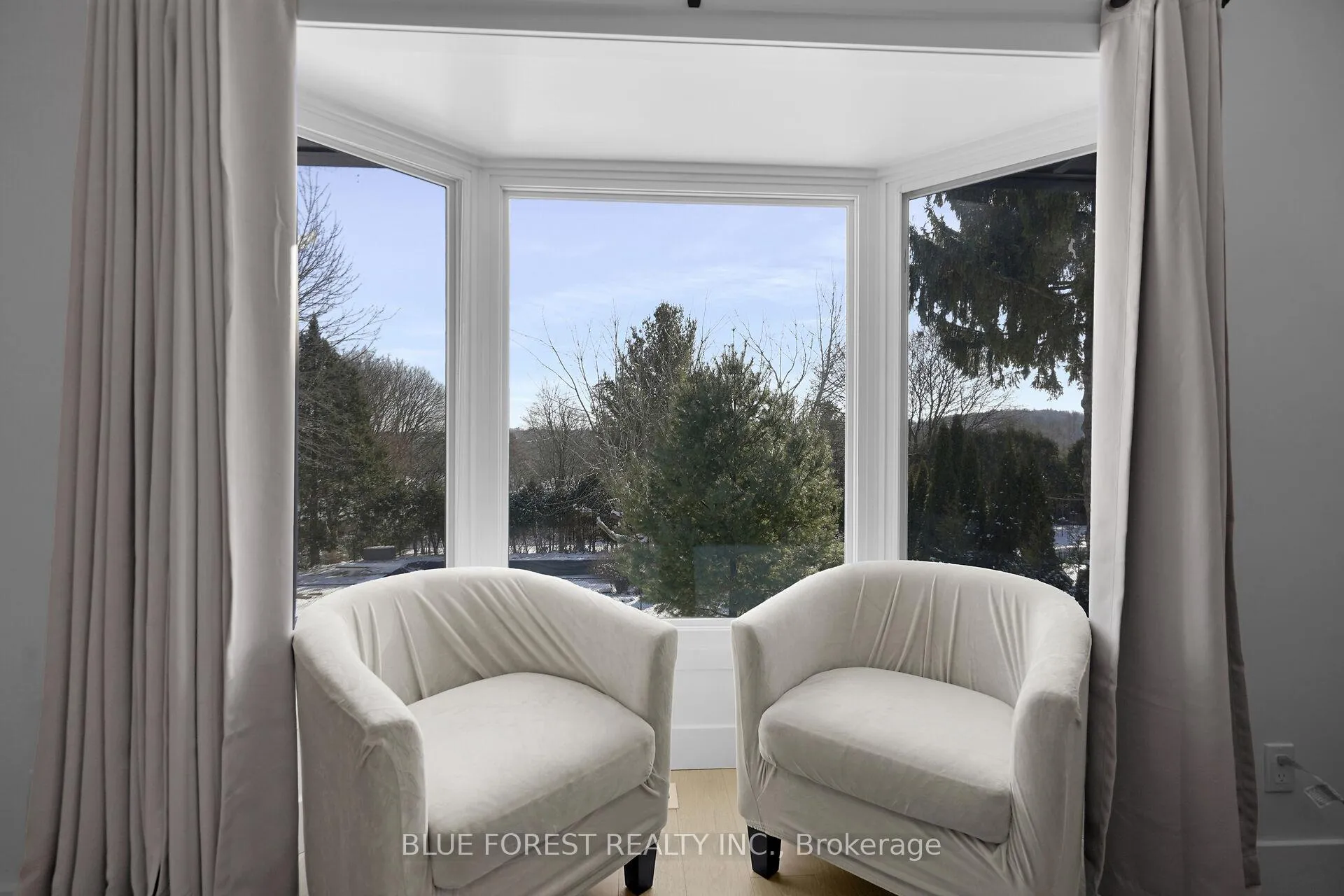 Photo 23 of 878 Riverside Drive, London, North Q — HOMEH