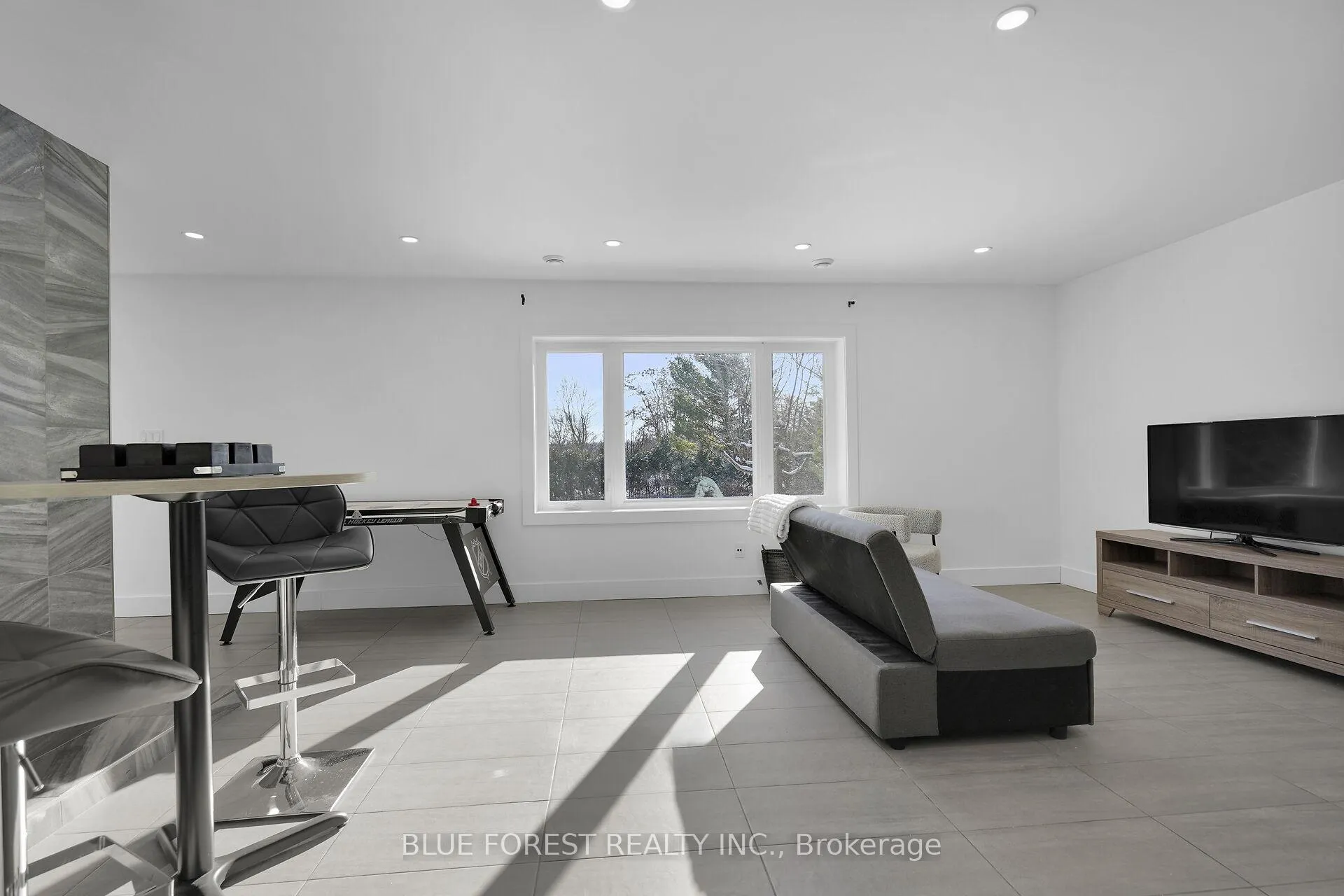 Photo 33 of 878 Riverside Drive, London, North Q — HOMEH