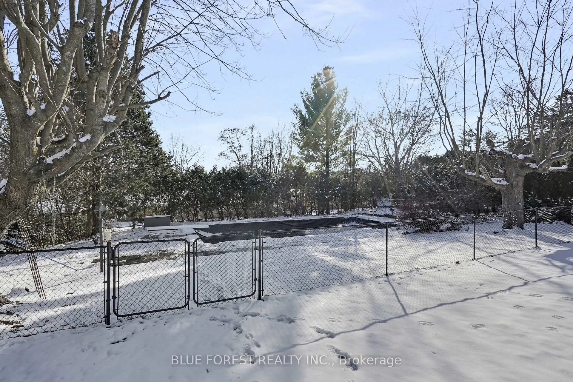 Photo 49 of 878 Riverside Drive, London, North Q — HOMEH