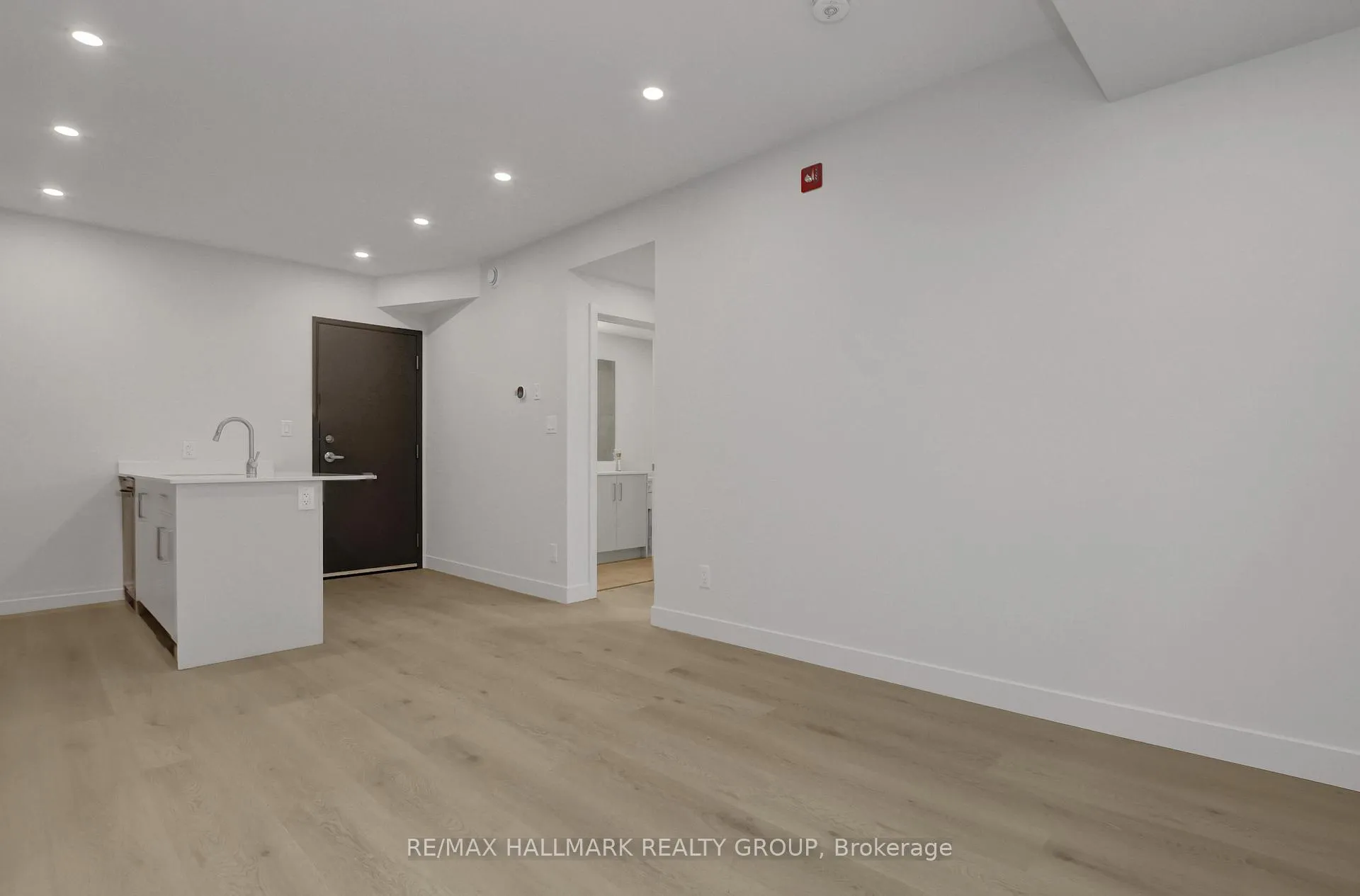 Photo 3 of Unit 1, 137 Marquette Avenue, Ottawa, Vanier — HOMEH