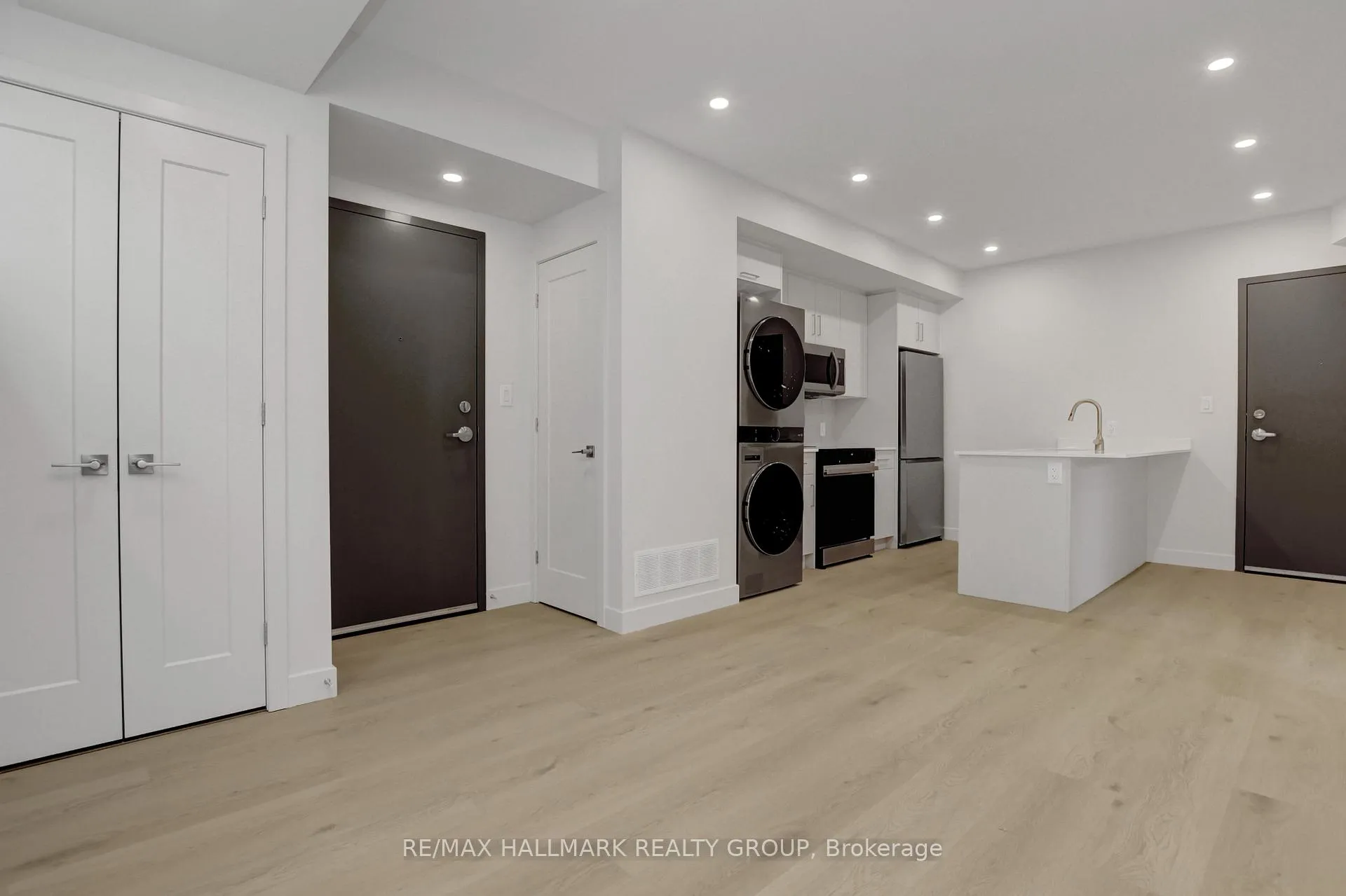 Photo 4 of Unit 1, 137 Marquette Avenue, Ottawa, Vanier — HOMEH