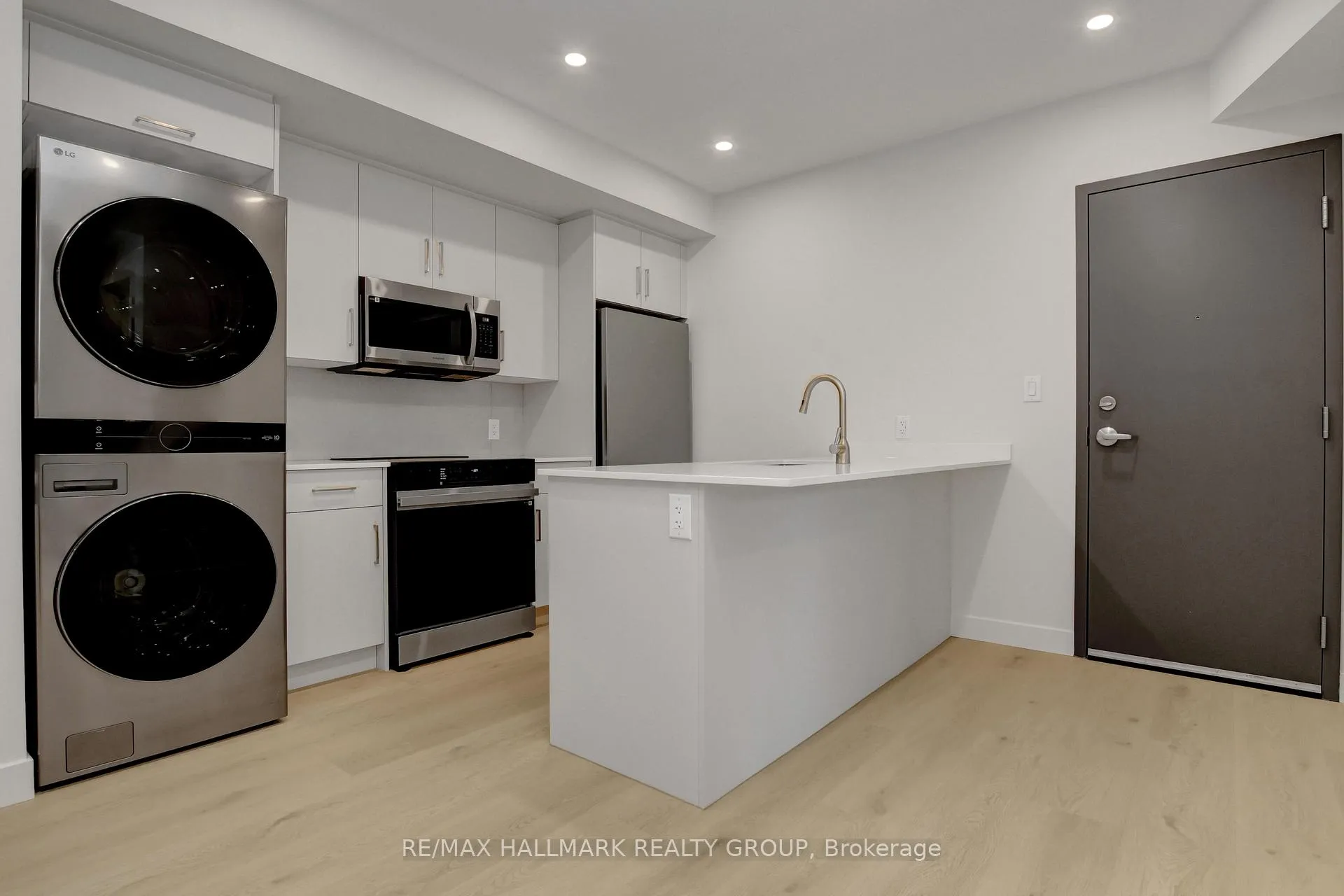 Photo 5 of Unit 1, 137 Marquette Avenue, Ottawa, Vanier — HOMEH