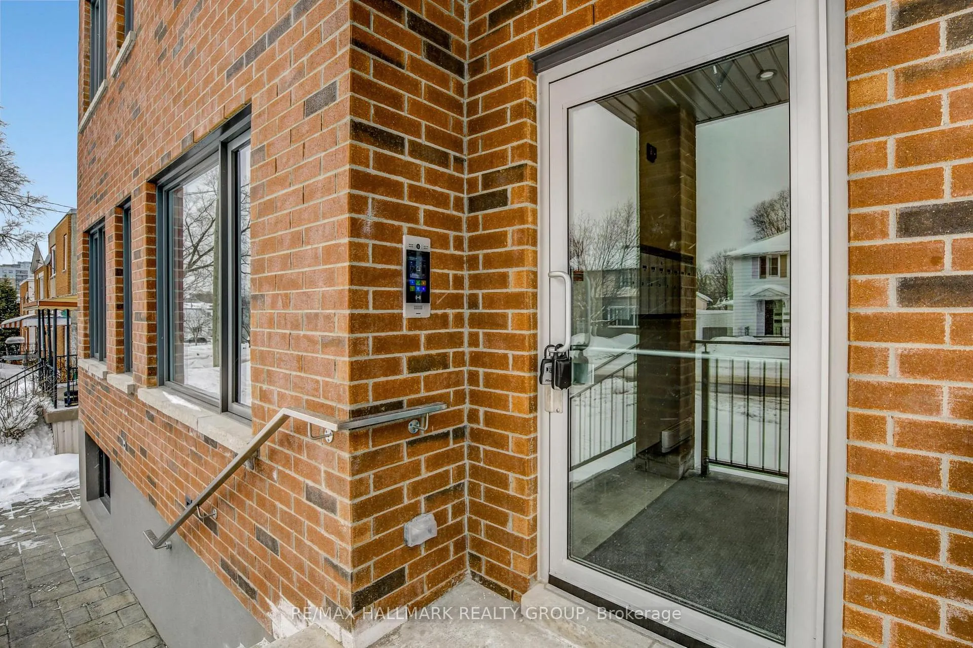 Photo 2 of Unit 6, 137 Marquette Avenue, Ottawa, Vanier — HOMEH