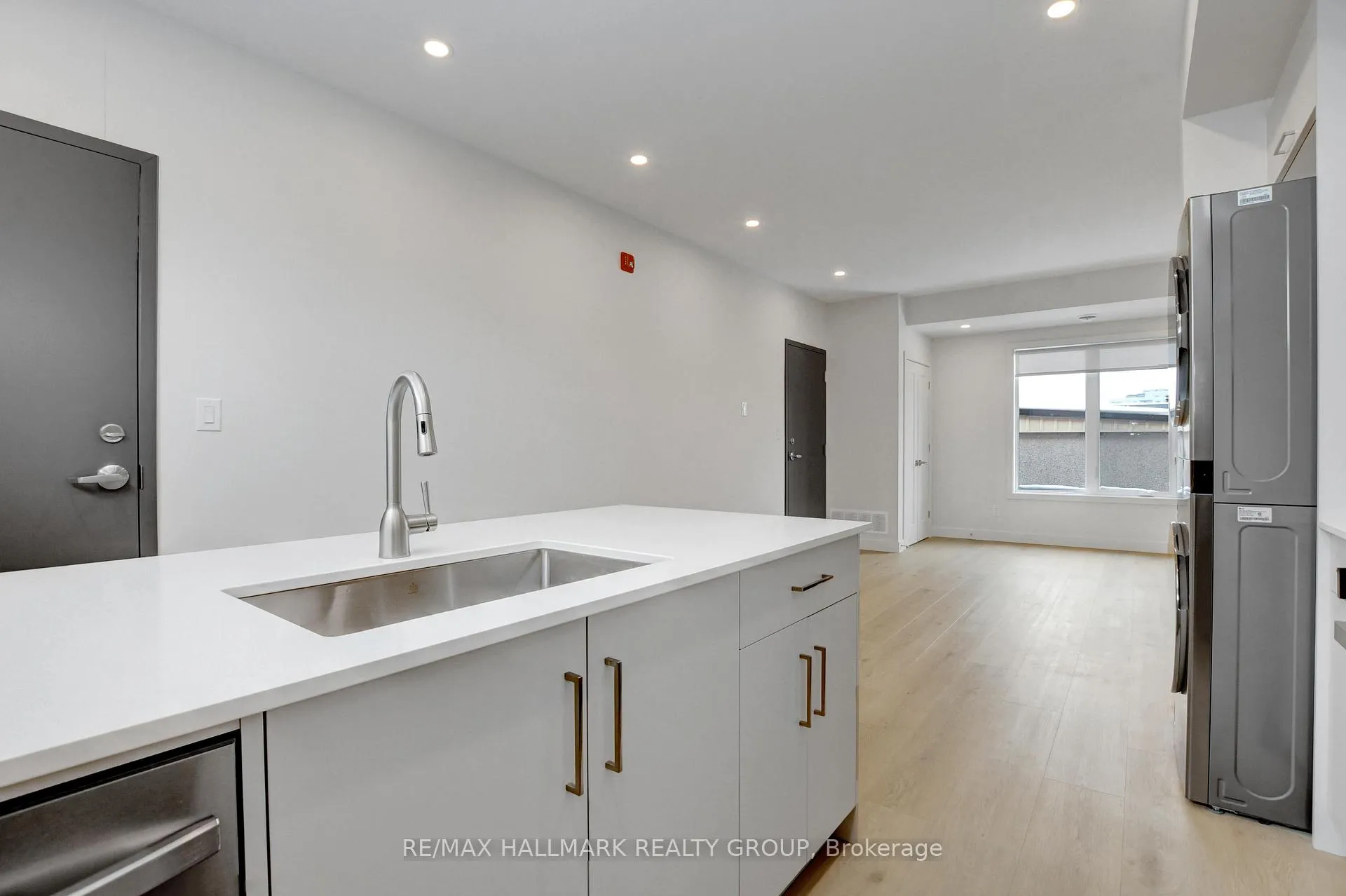 Photo 4 of Unit 6, 137 Marquette Avenue, Ottawa, Vanier — HOMEH