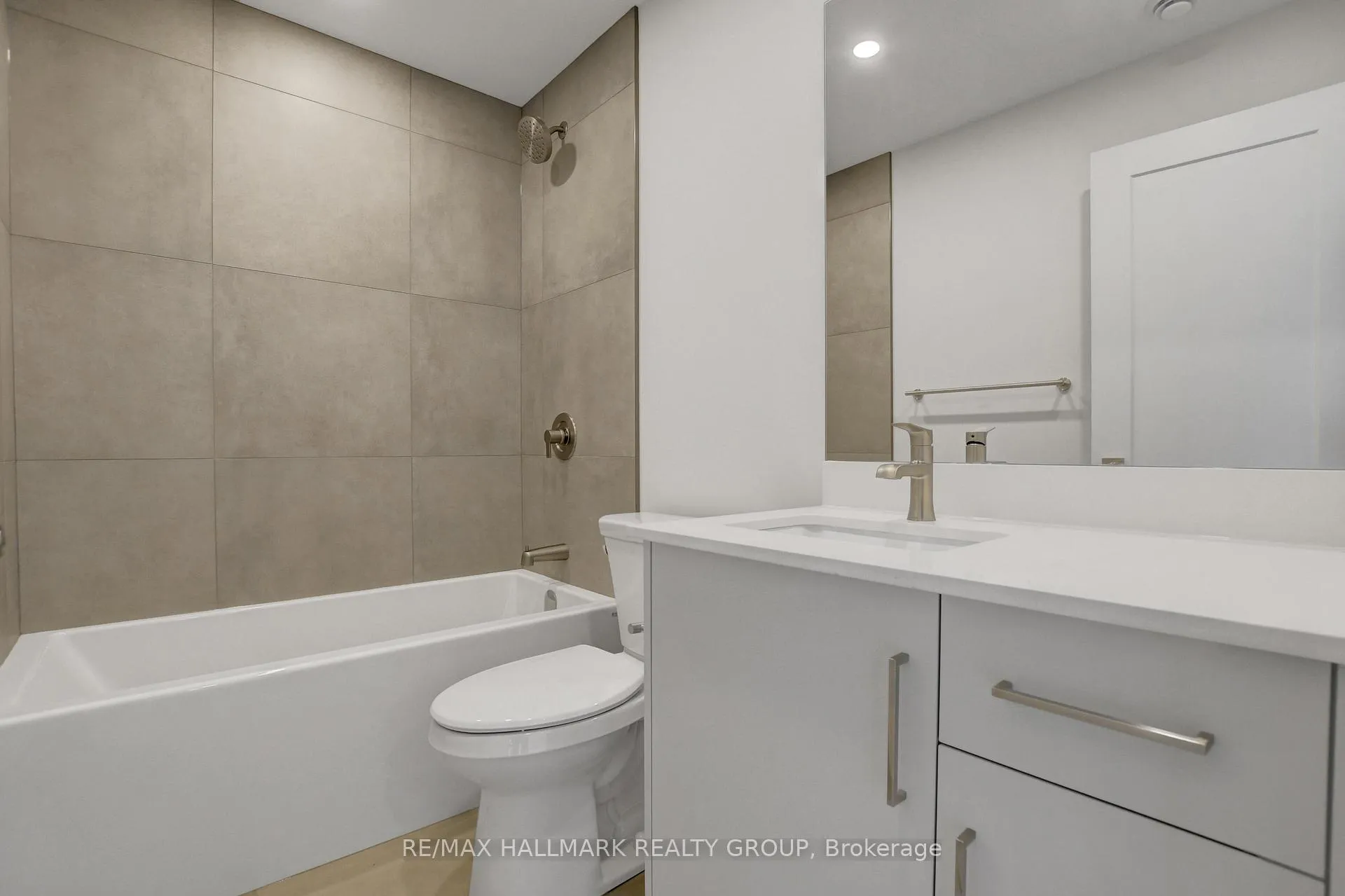 Photo 11 of Unit 6, 137 Marquette Avenue, Ottawa, Vanier — HOMEH