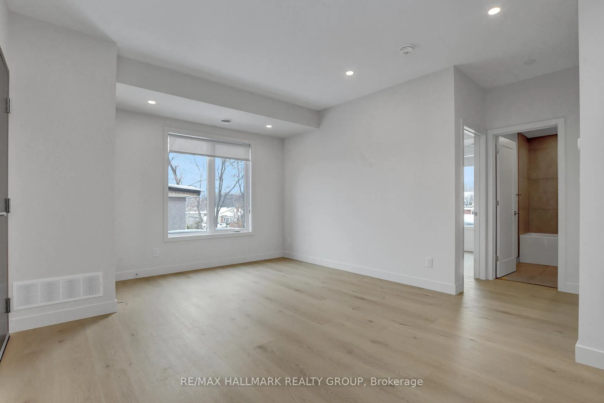 Photo 15 of Unit 6, 137 Marquette Avenue, Ottawa, Vanier — HOMEH