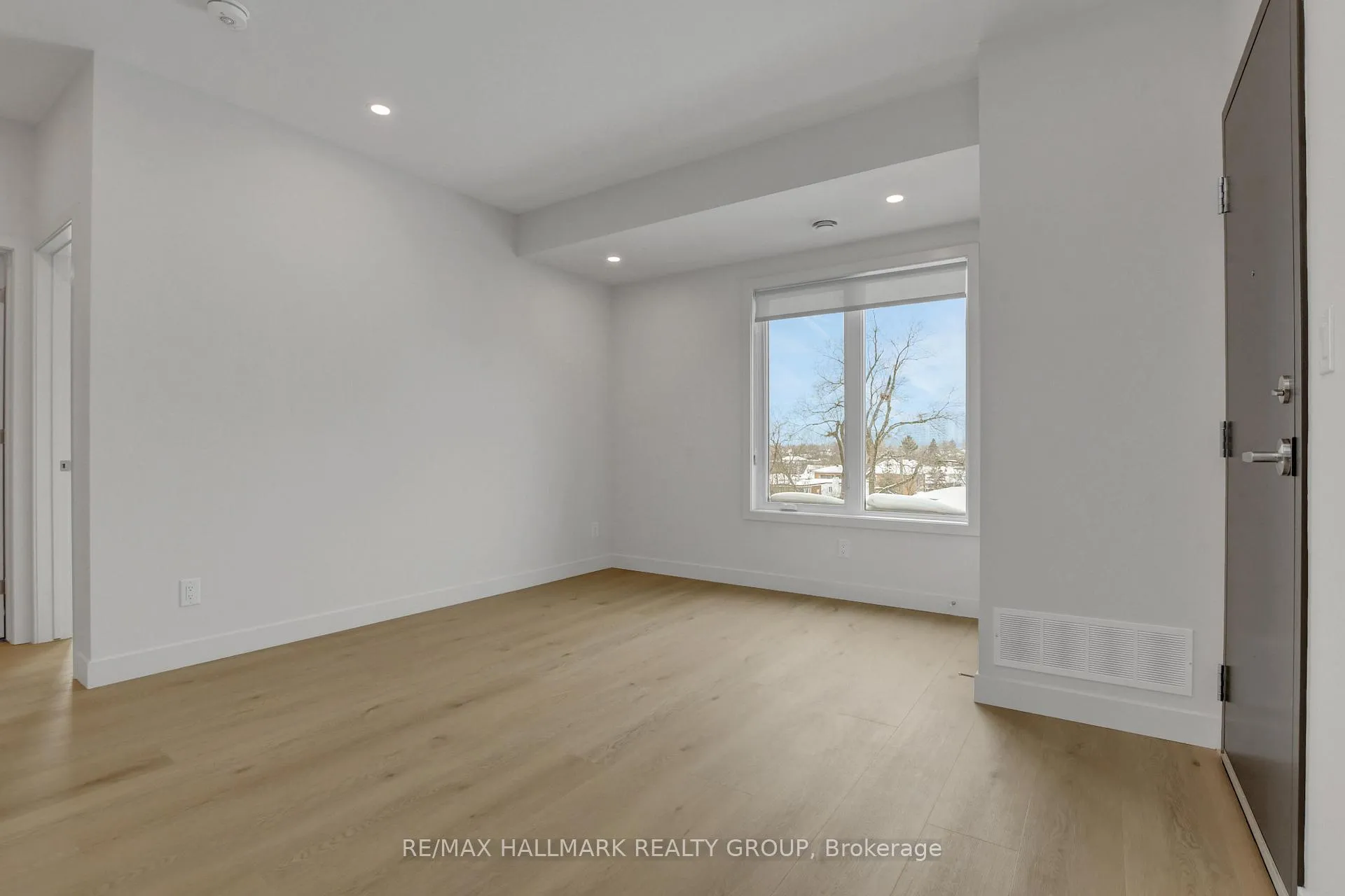 Photo 3 of Unit 7, 137 Marquette Avenue, Ottawa, Vanier — HOMEH