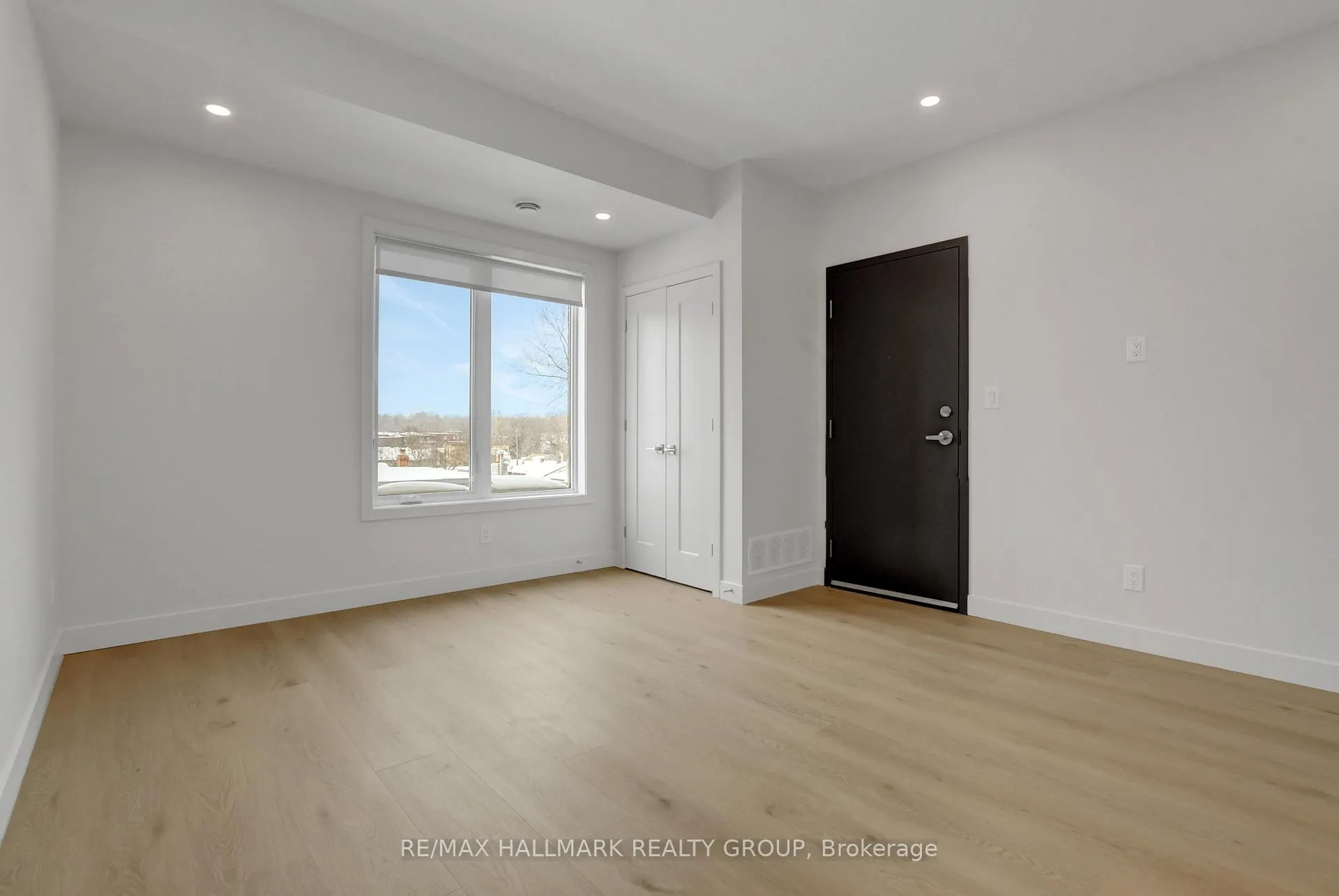 Photo 4 of Unit 7, 137 Marquette Avenue, Ottawa, Vanier — HOMEH