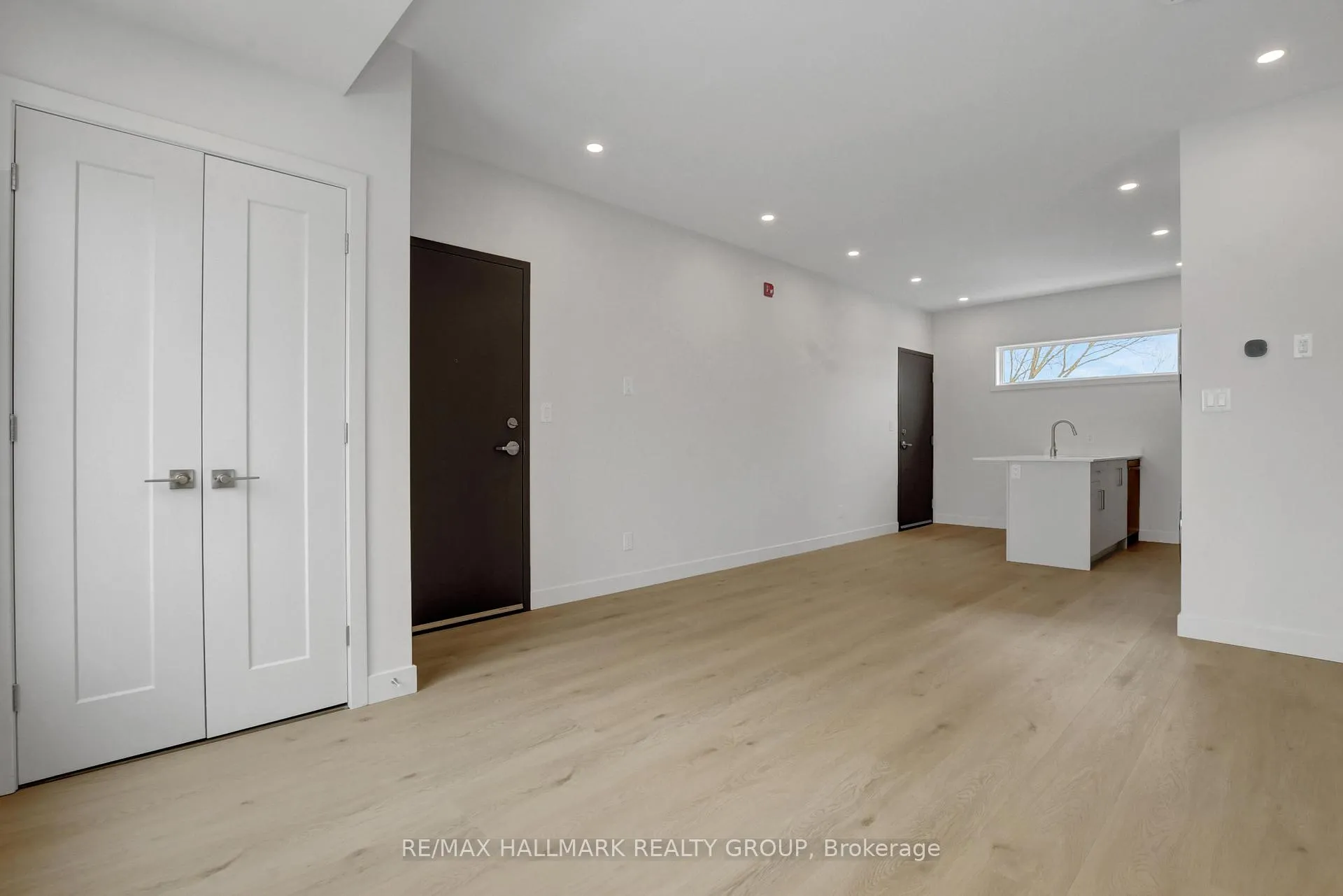 Photo 5 of Unit 7, 137 Marquette Avenue, Ottawa, Vanier — HOMEH