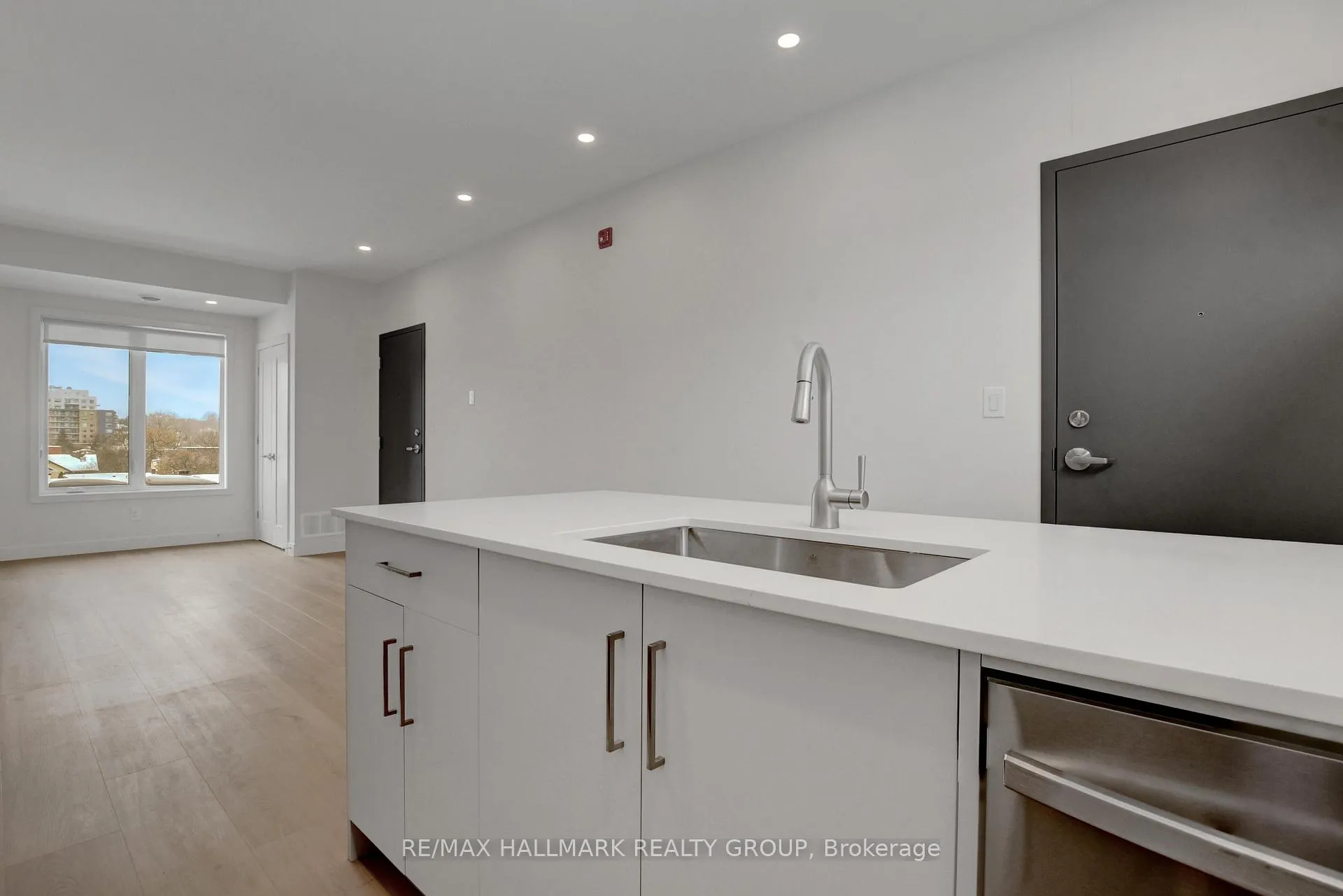 Photo 11 of Unit 7, 137 Marquette Avenue, Ottawa, Vanier — HOMEH