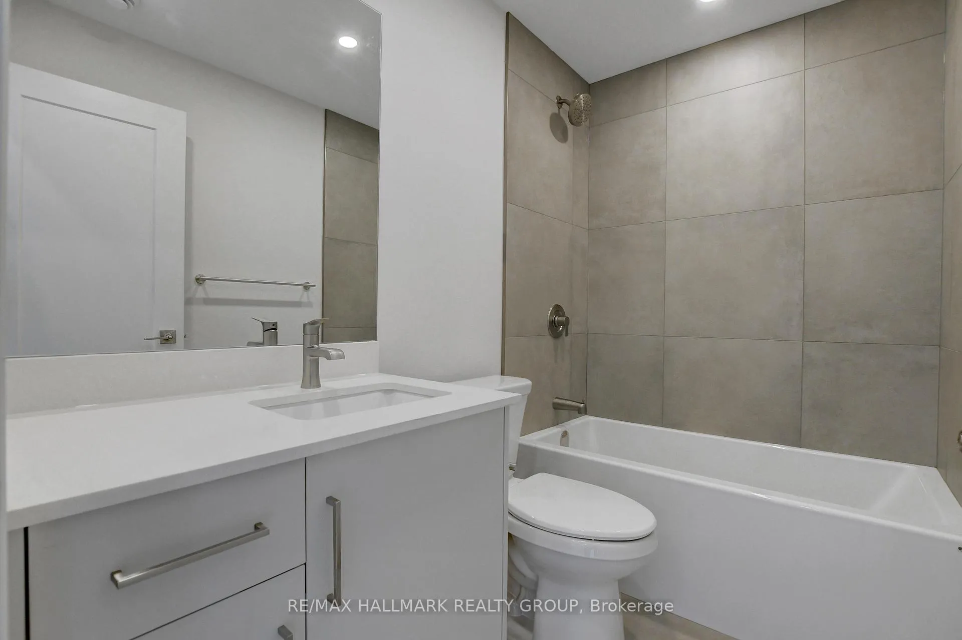 Photo 13 of Unit 7, 137 Marquette Avenue, Ottawa, Vanier — HOMEH