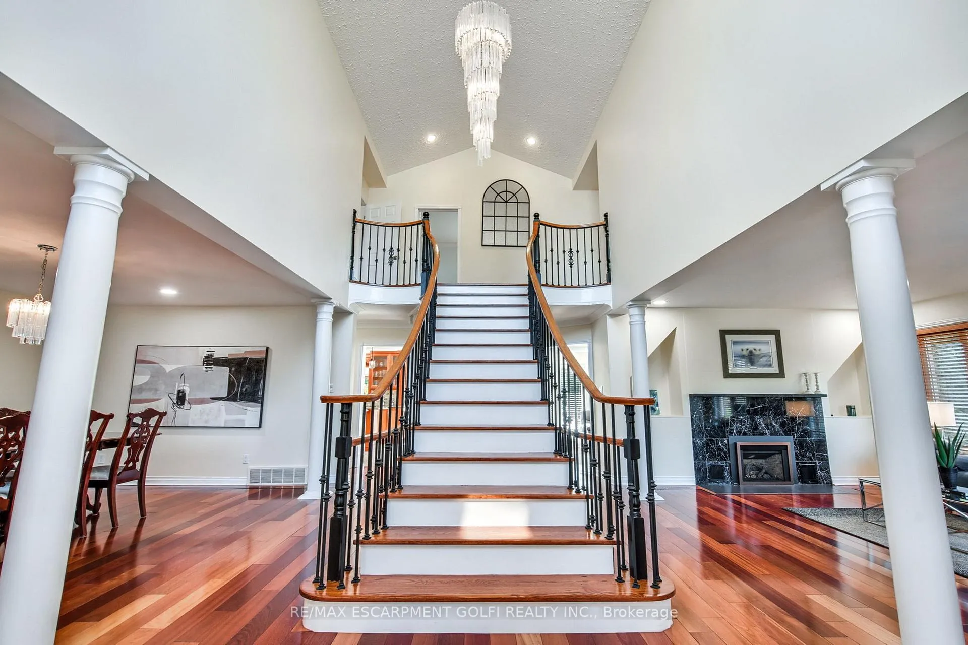 Photo 4 of 24 John Martin Crescent, Hamilton, Rural Flamborough — HOMEH