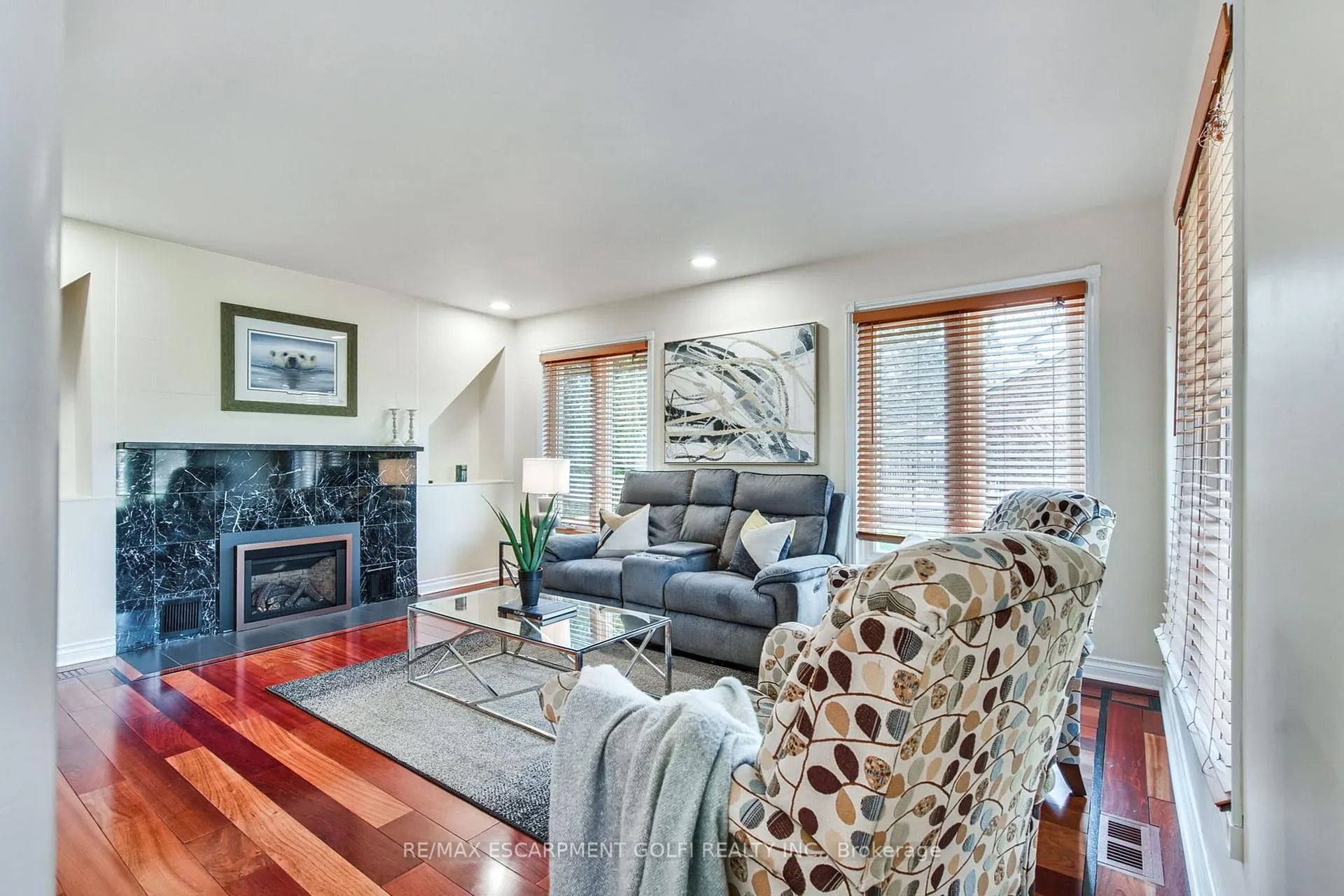 Photo 5 of 24 John Martin Crescent, Hamilton, Rural Flamborough — HOMEH