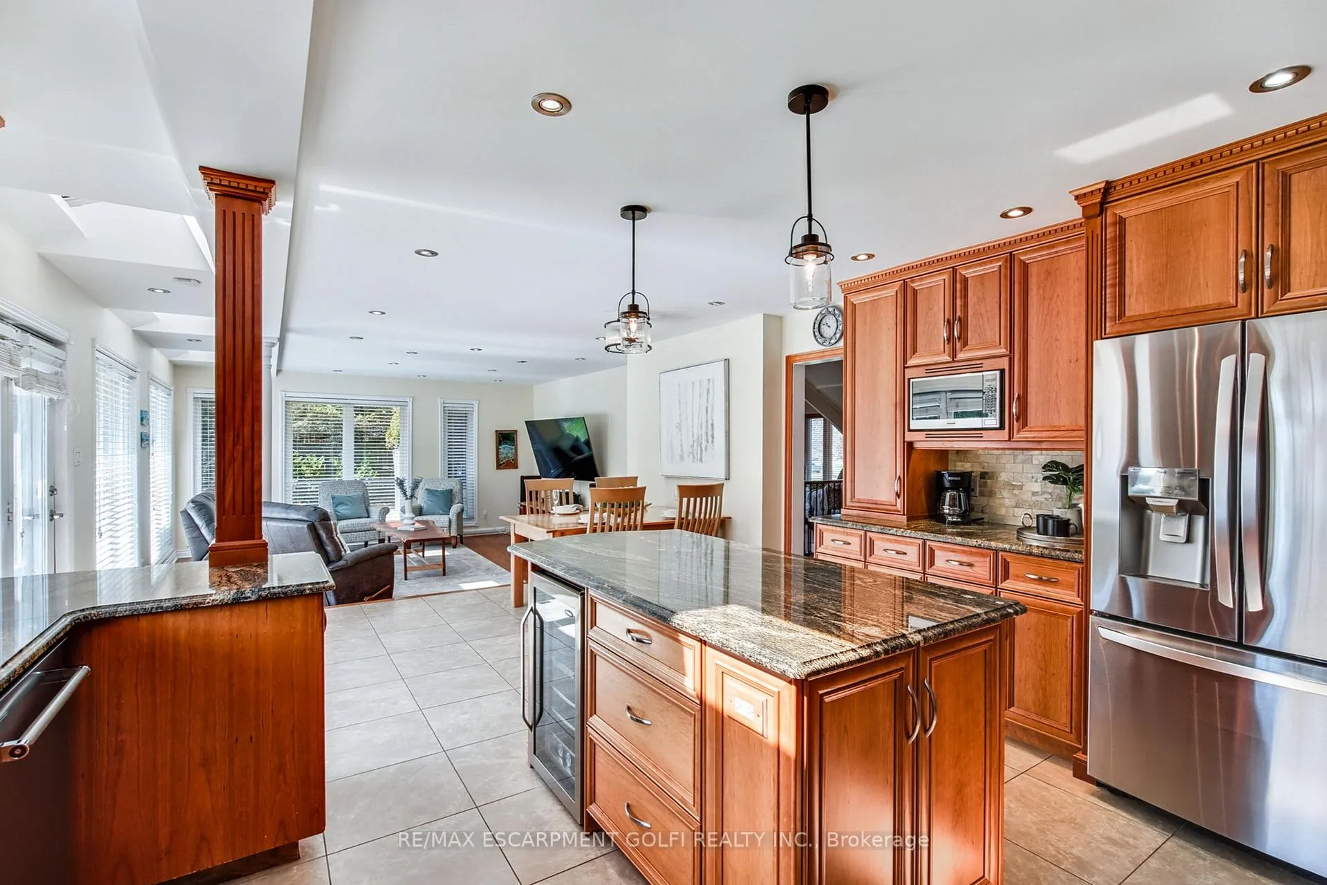 Photo 10 of 24 John Martin Crescent, Hamilton, Rural Flamborough — HOMEH