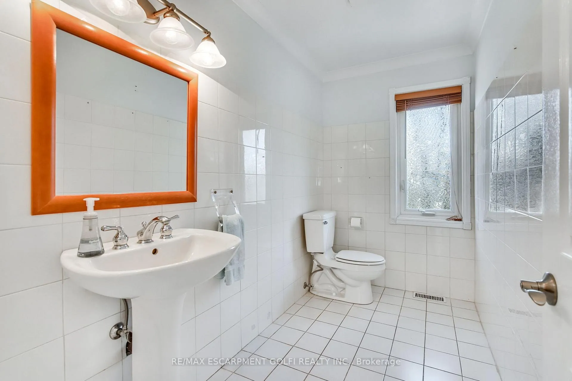 Photo 11 of 24 John Martin Crescent, Hamilton, Rural Flamborough — HOMEH