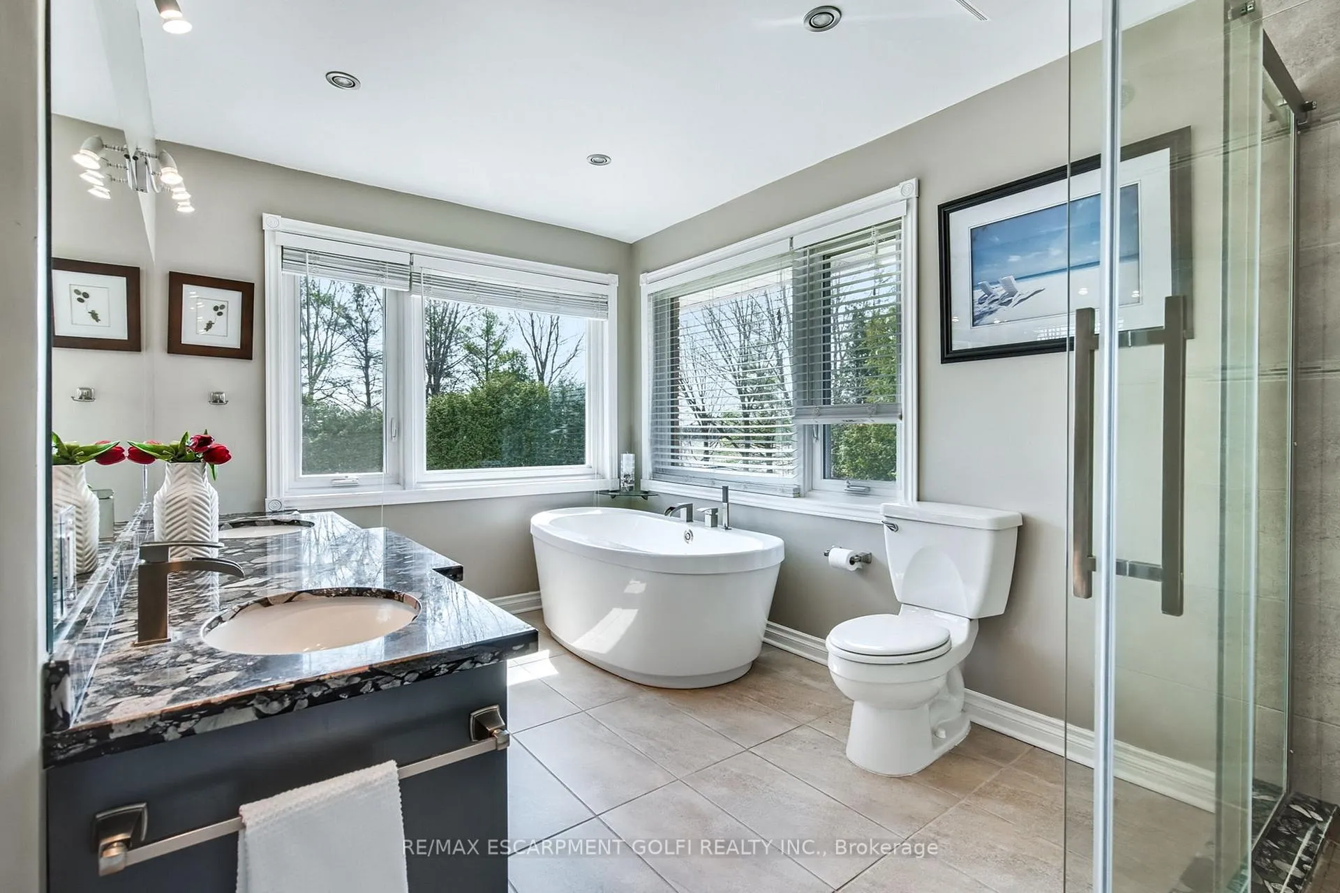 Photo 17 of 24 John Martin Crescent, Hamilton, Rural Flamborough — HOMEH