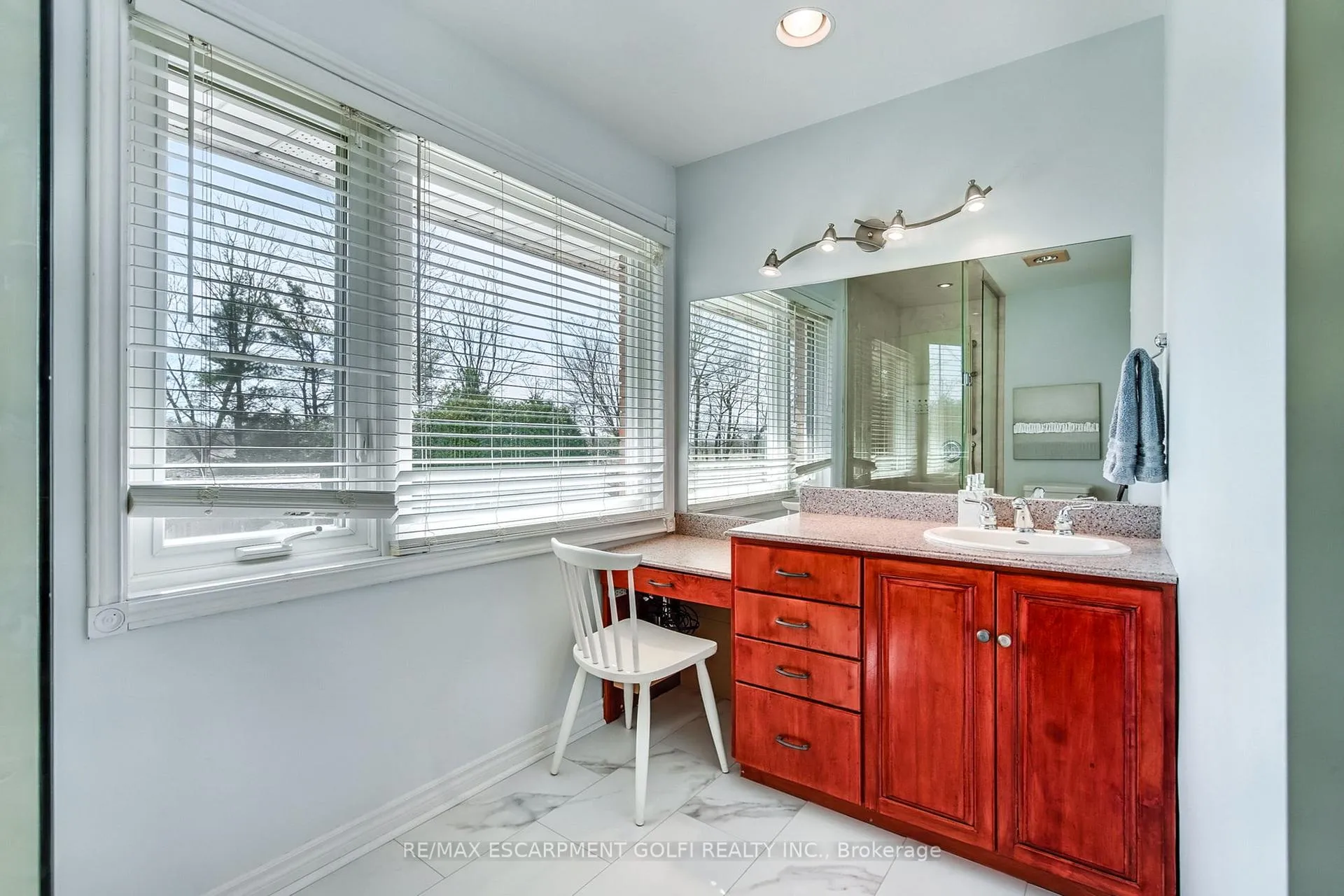 Photo 20 of 24 John Martin Crescent, Hamilton, Rural Flamborough — HOMEH