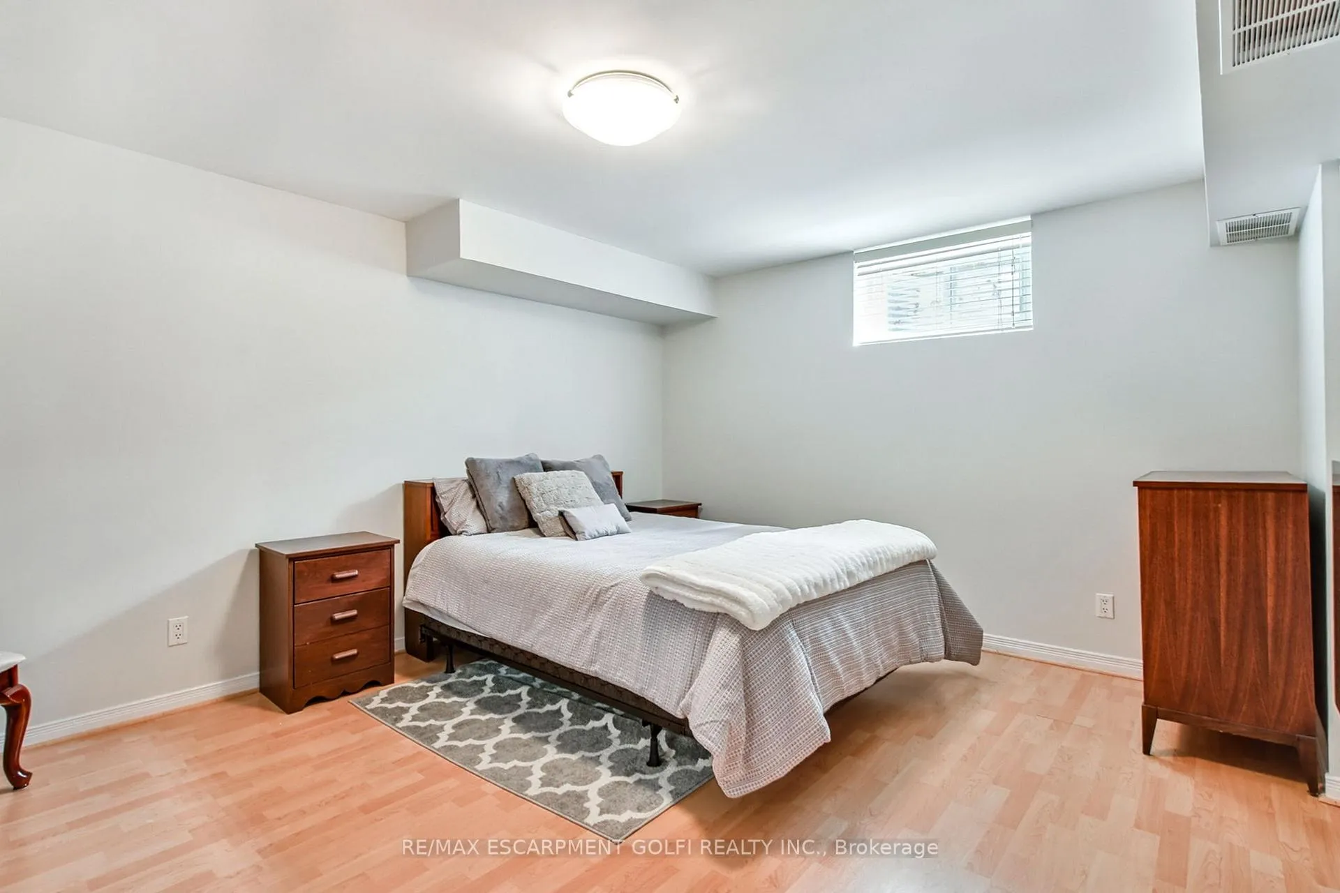 Photo 25 of 24 John Martin Crescent, Hamilton, Rural Flamborough — HOMEH