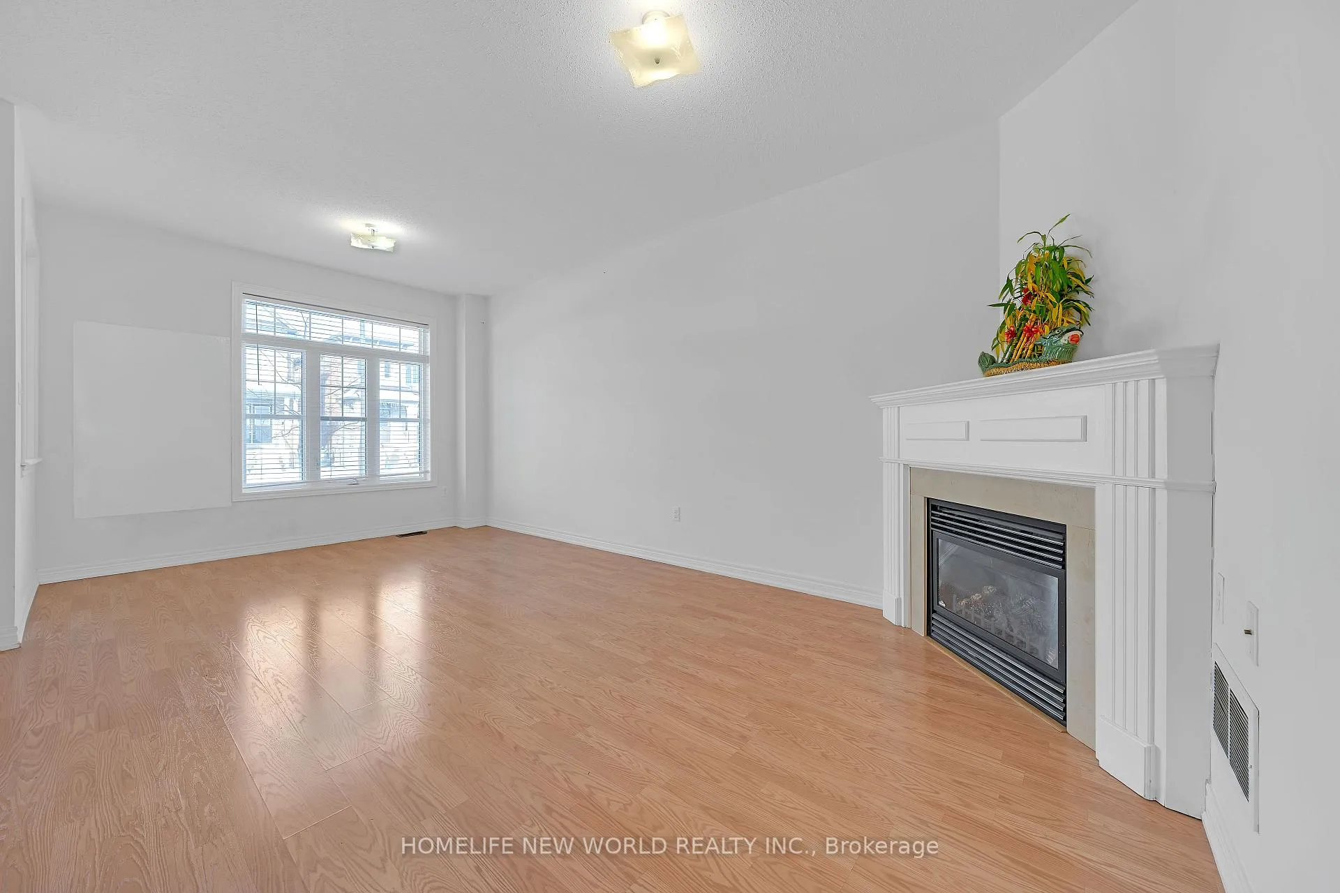 Photo 3 of 121 Christian Ritter Drive, Markham, Berczy — HOMEH